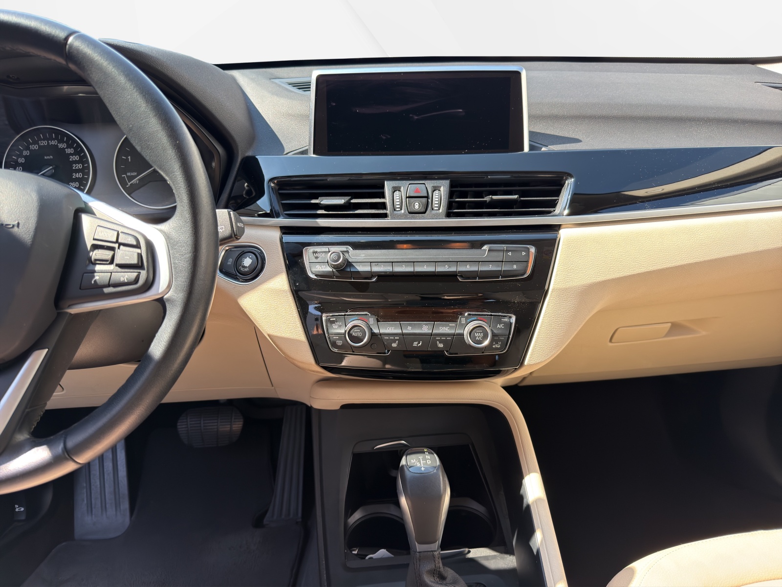 BMW X1 xDrive 20i-image-16