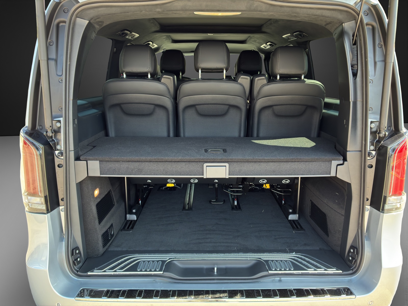 MERCEDES-BENZ V 300 d lang 4Matic Swiss Edition 9G-Tronic-image-6