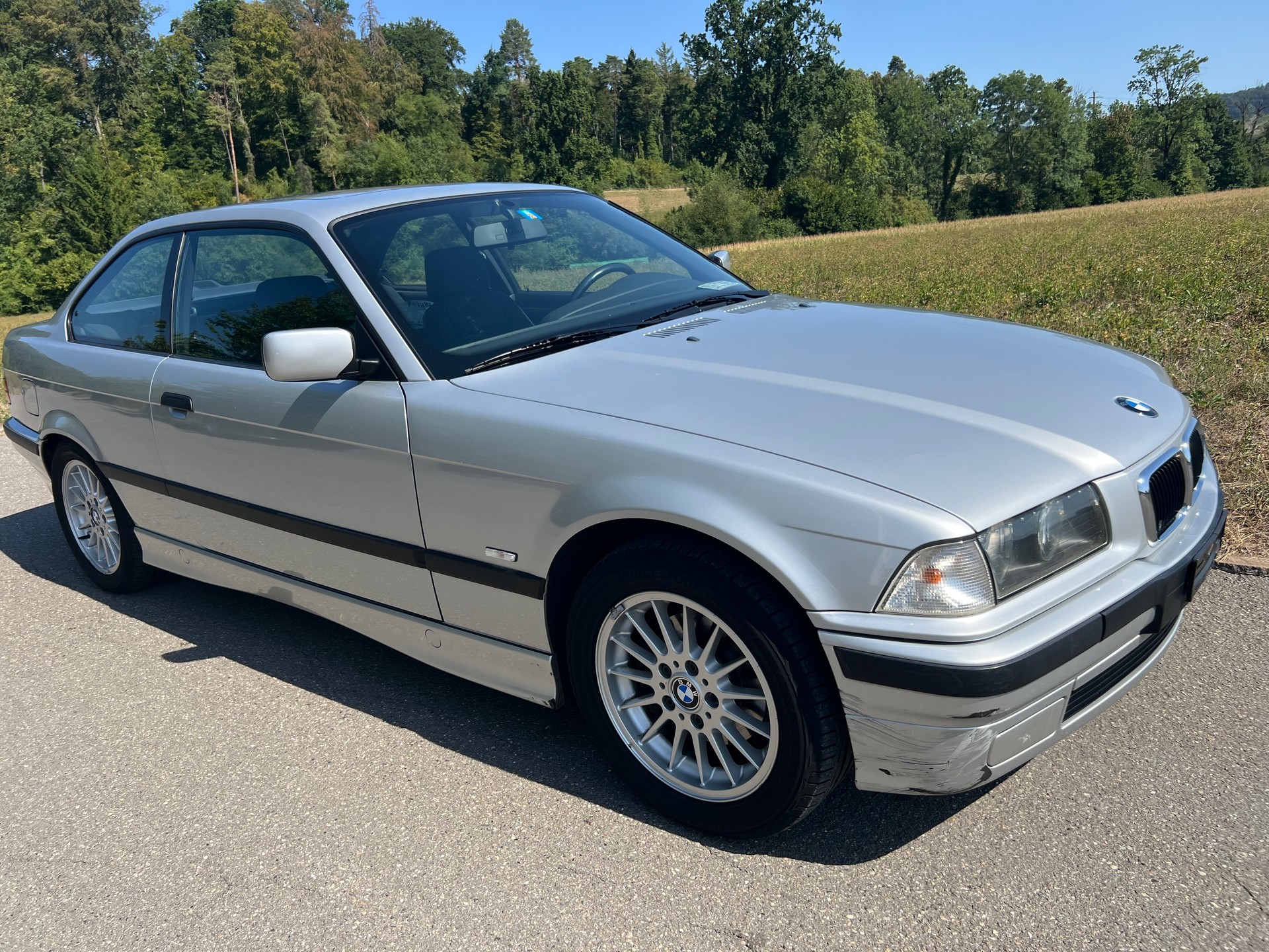 BMW 320i A Coupé-image-1