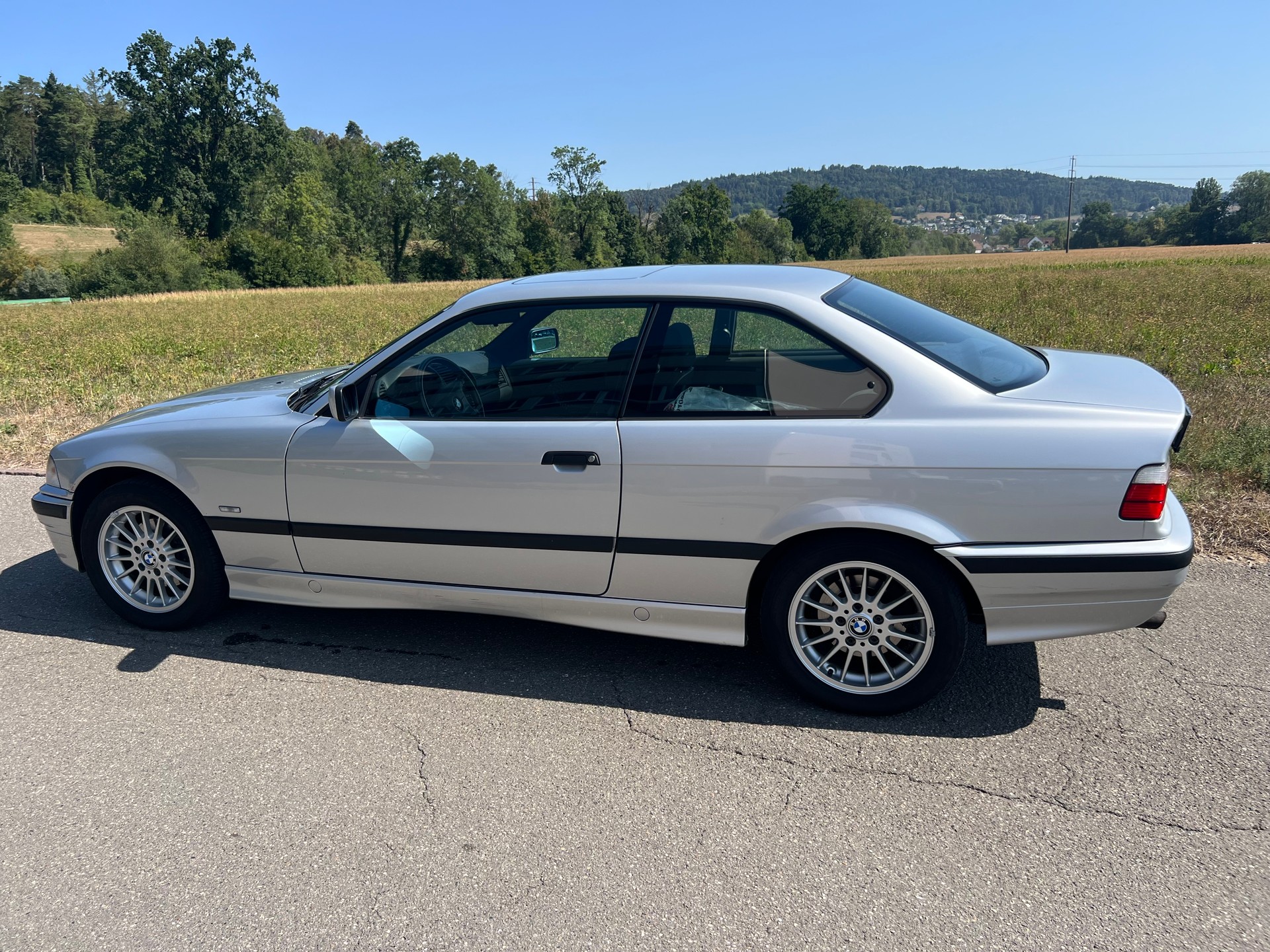 BMW 320i A Coupé-image-3