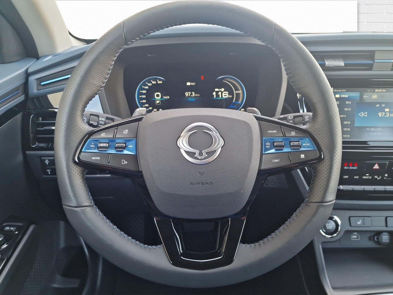 KGM-SsangYong Korando eMotion Bronze-image-5