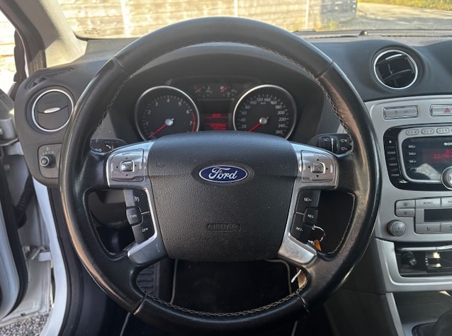 FORD Mondeo 2.0i 16V Carving-image-9