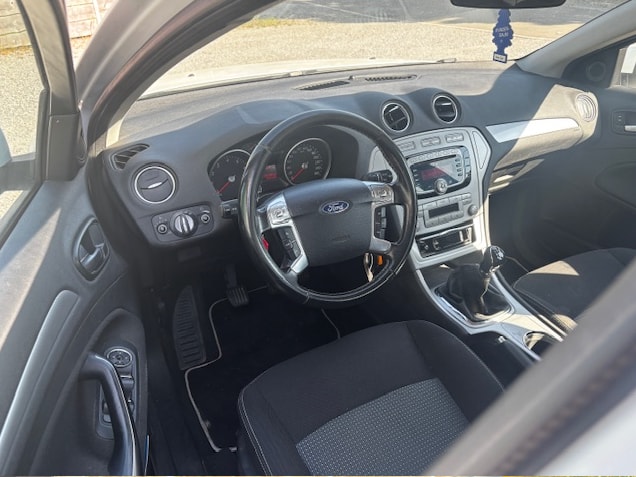 FORD Mondeo 2.0i 16V Carving-image-7