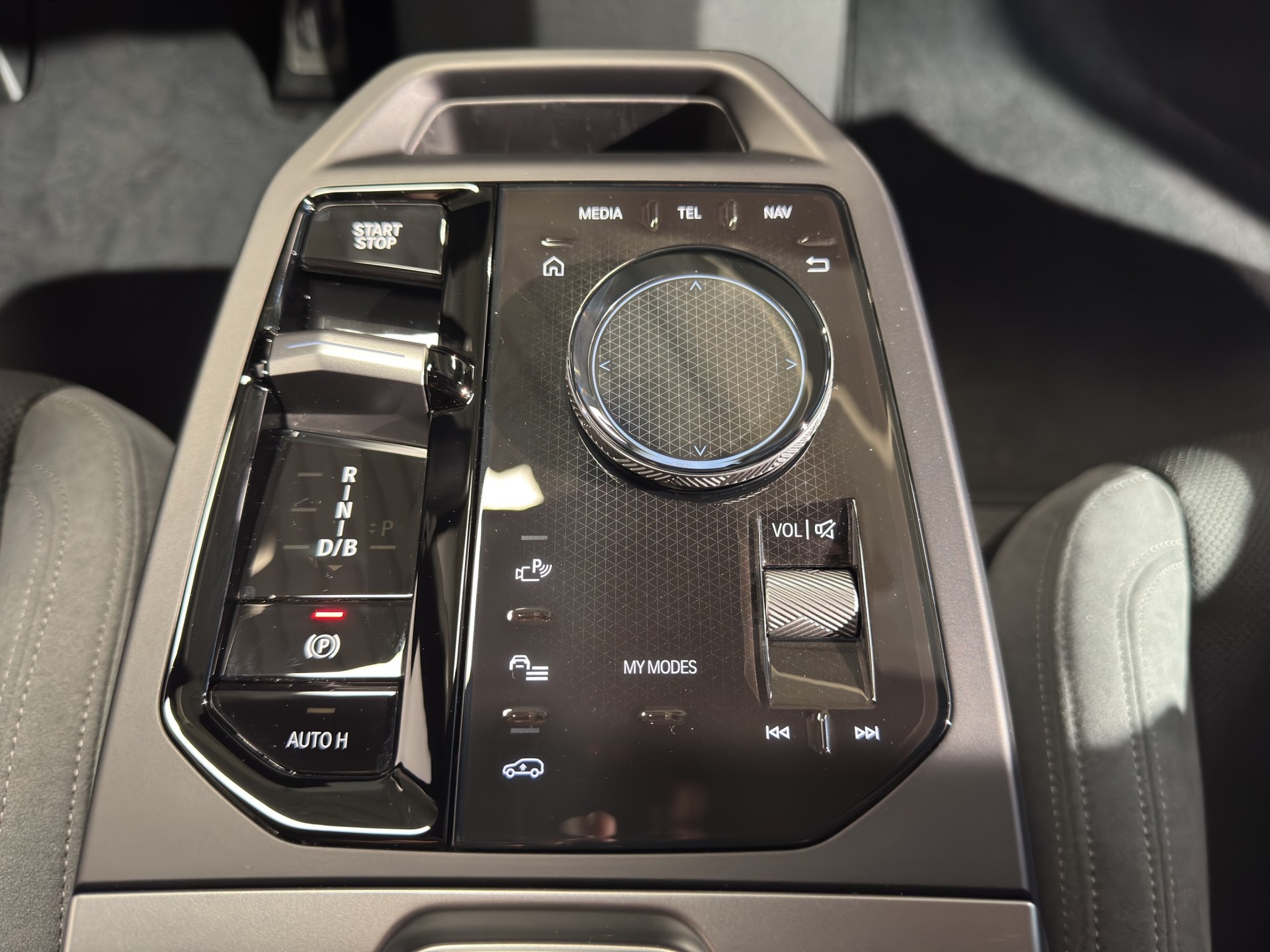 BMW iX xDrive45-image-14