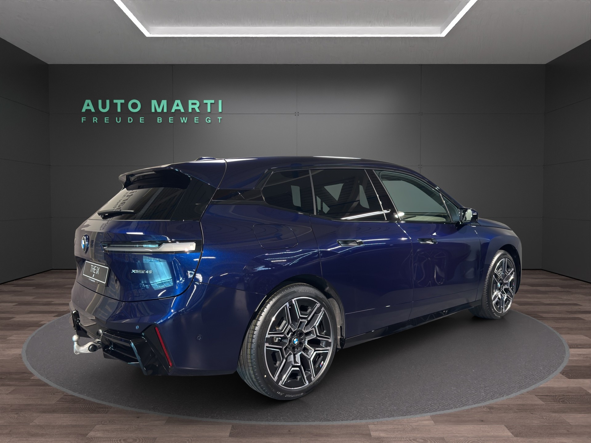 BMW iX xDrive45-image-3