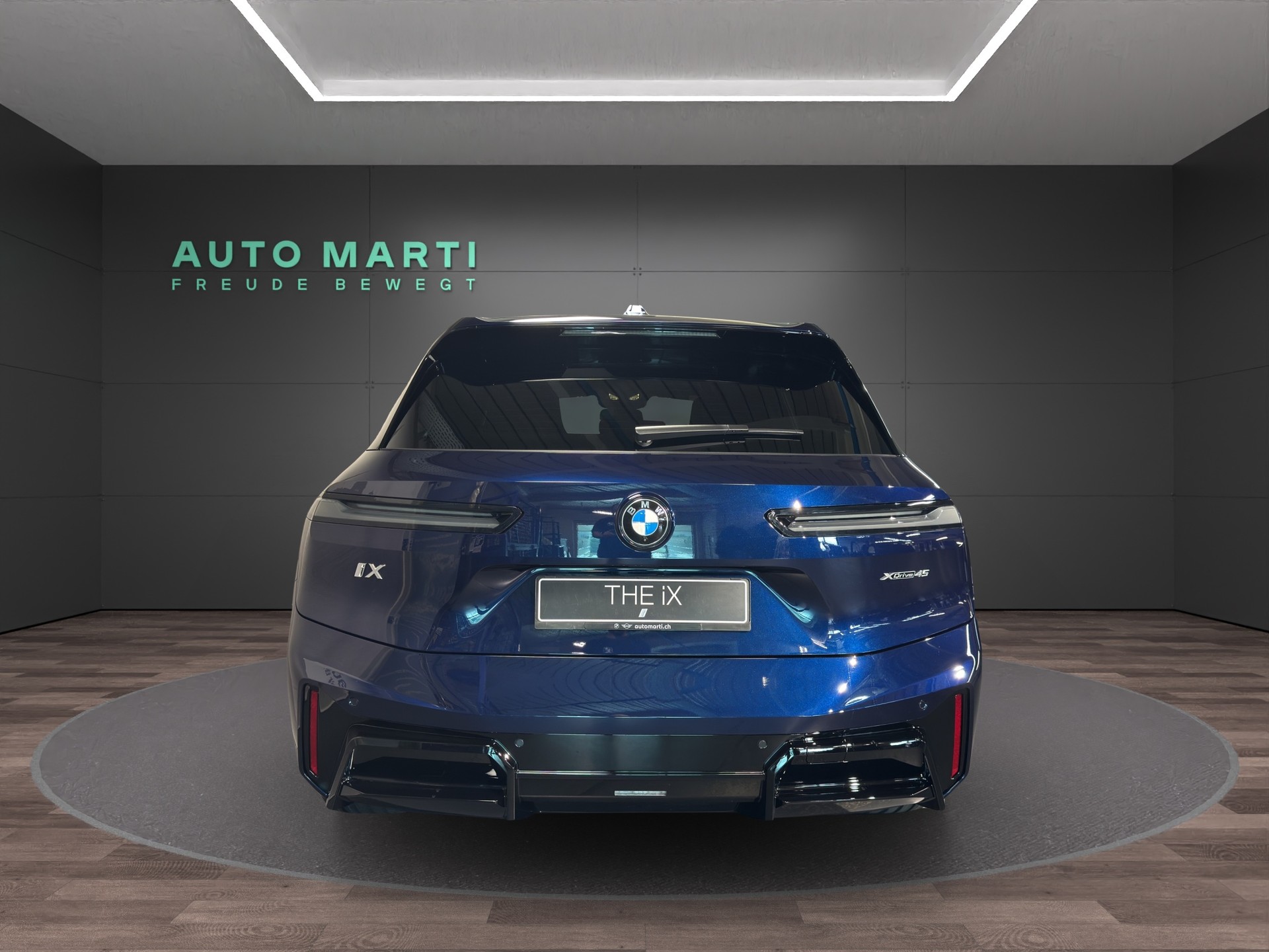 BMW iX xDrive45-image-2