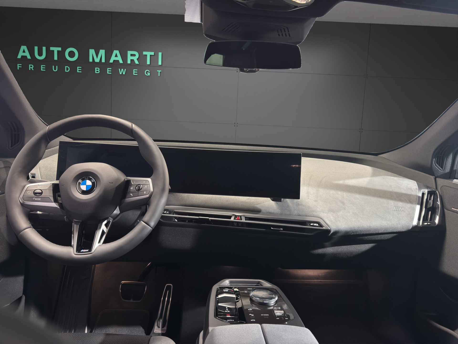 BMW iX xDrive45-image-9