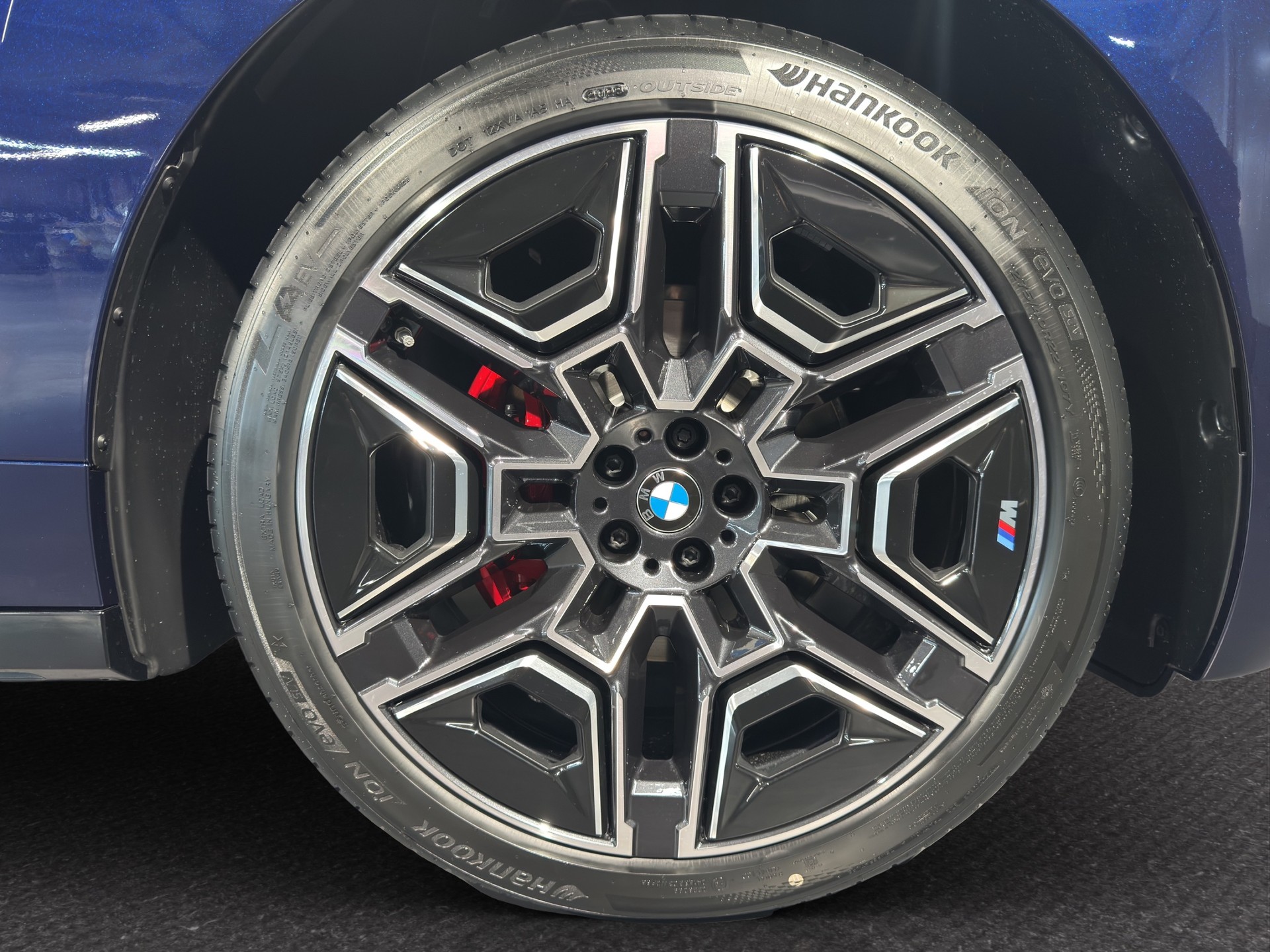 BMW iX xDrive45-image-7