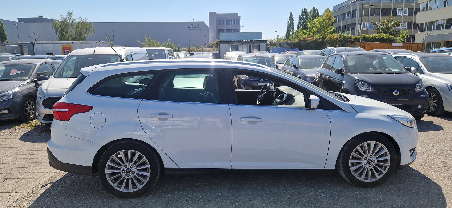 FORD Focus 1.5 SCTi ST Line Automatic-image-3