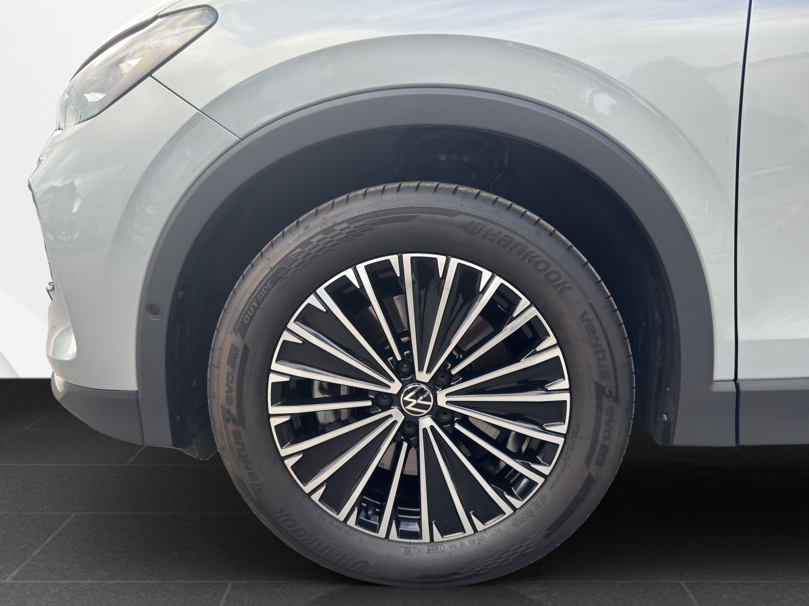 VW Tiguan 2.0 TSI DSG Elegance 4Motion-image-16