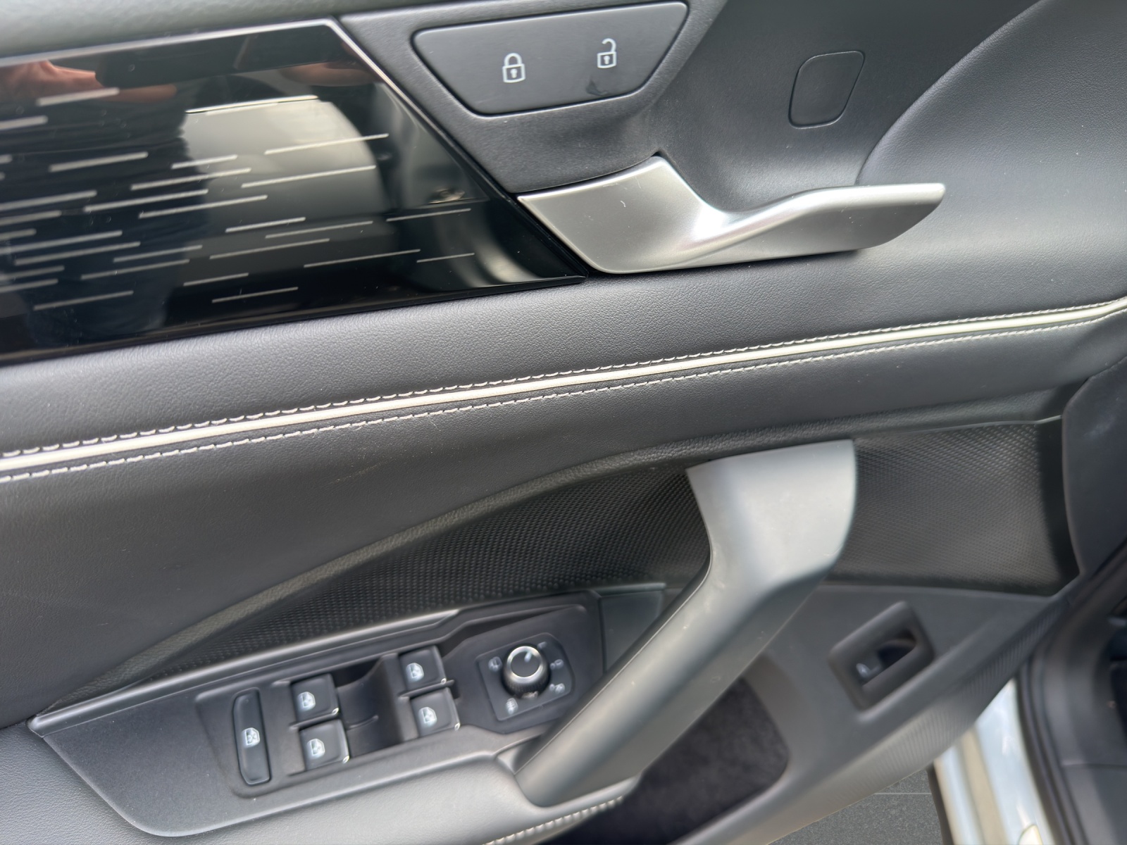 VW Tiguan 2.0 TSI DSG Elegance 4Motion-image-13