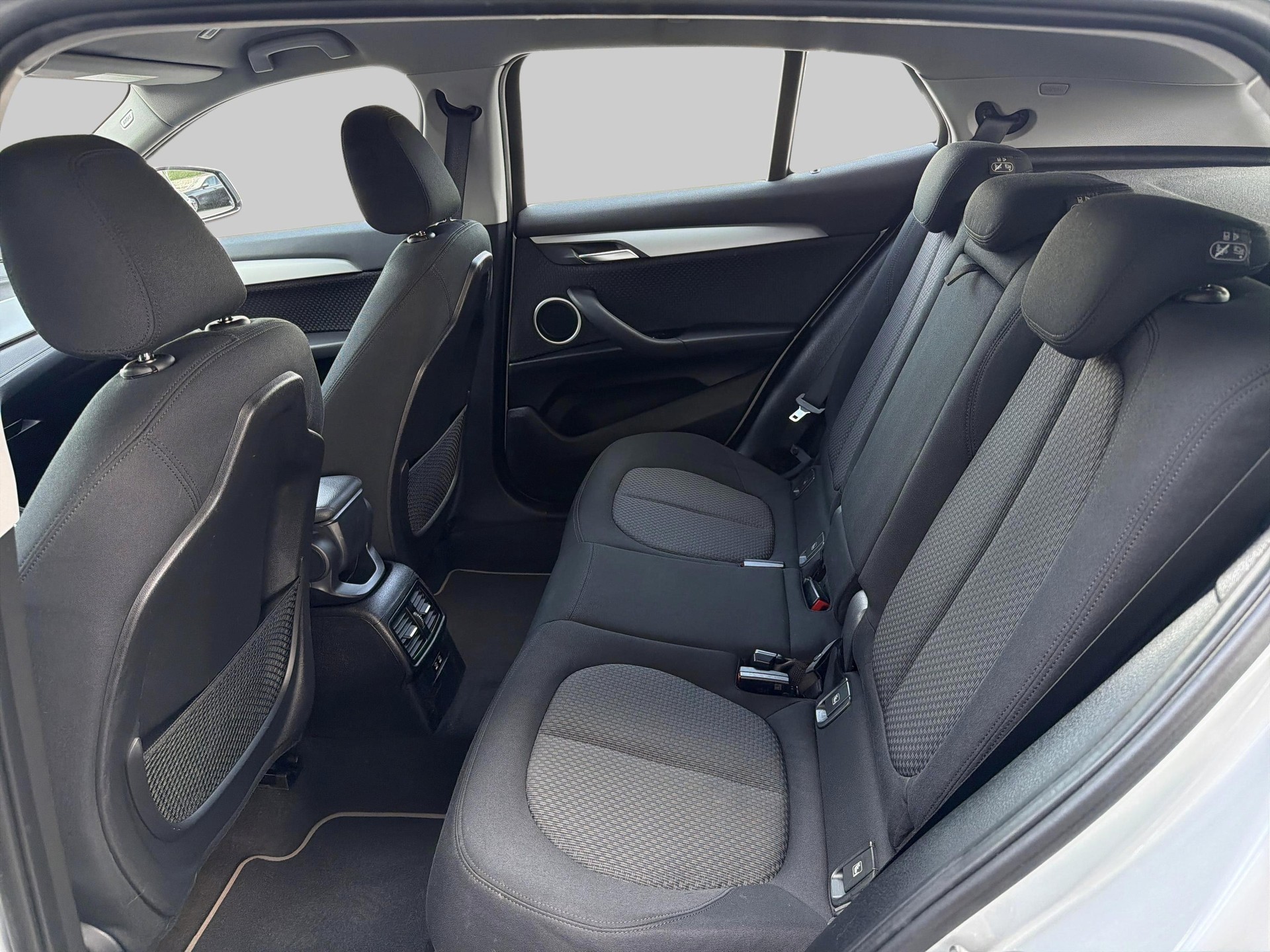 BMW X2 xDrive18d-image-17