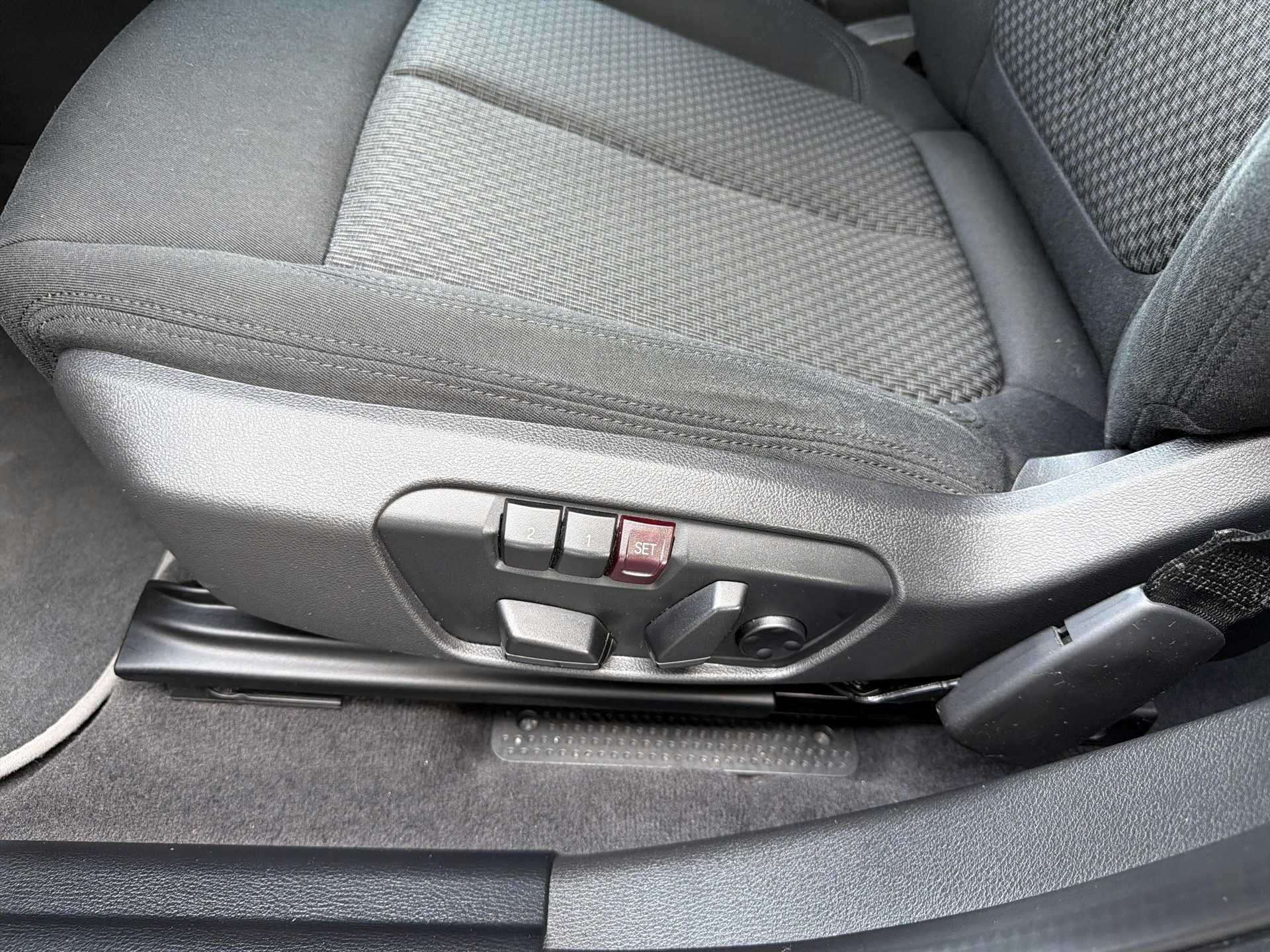 BMW X2 xDrive18d-image-19