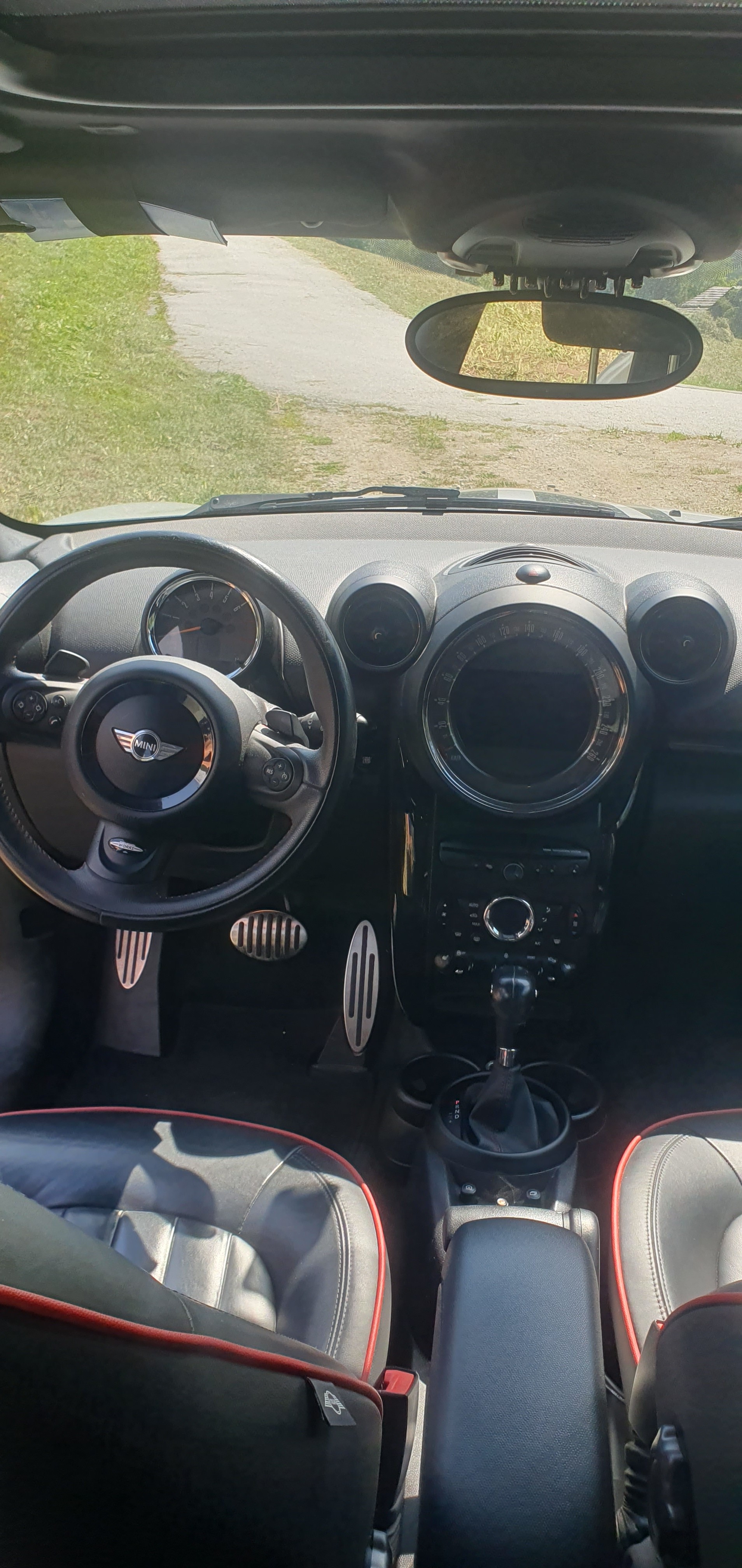MINI 1.6i John Cooper Works ALL4-image-4