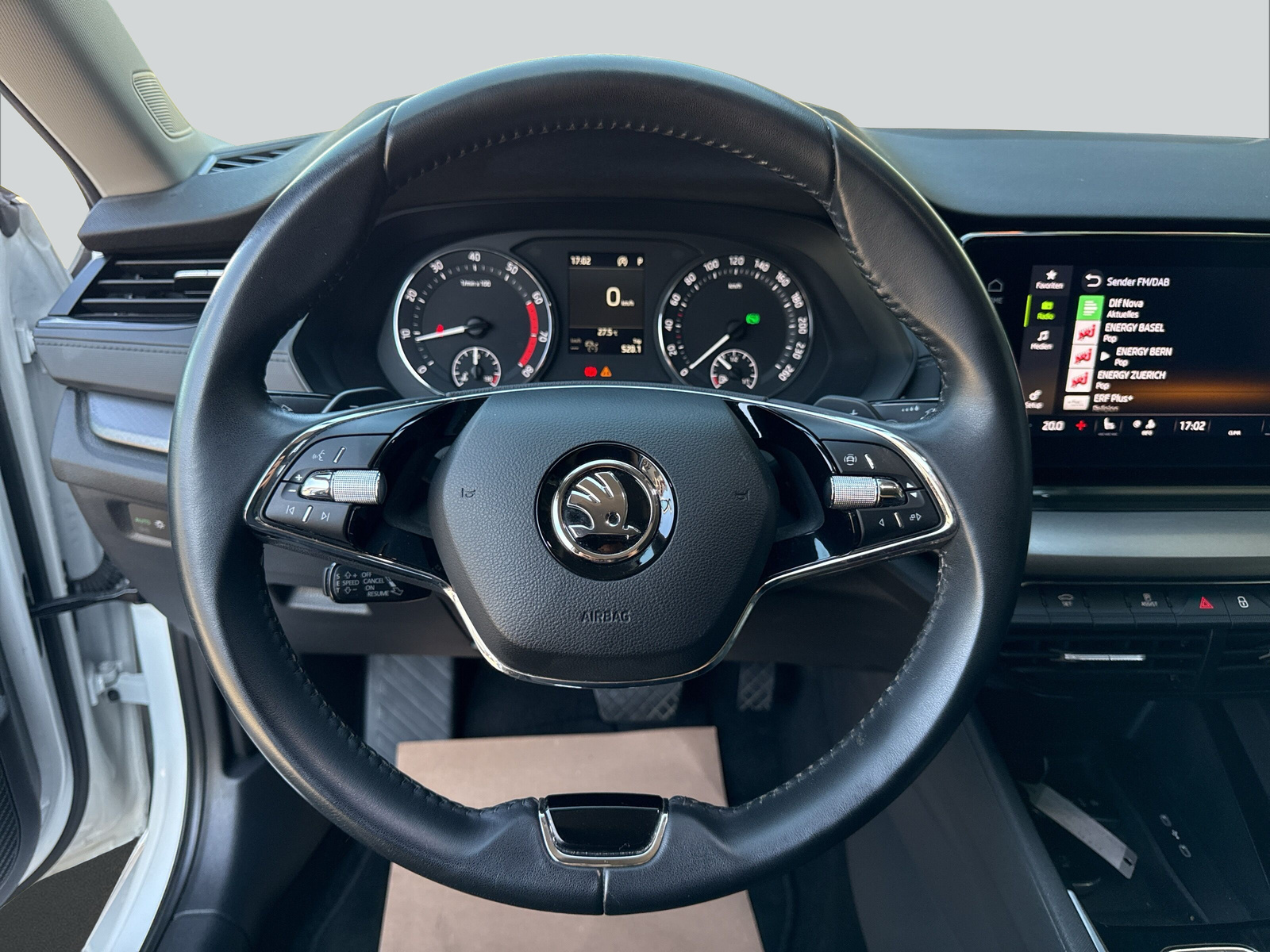 SKODA Octavia Combi 2.0 TSI Ambition DSG 4x4-image-13