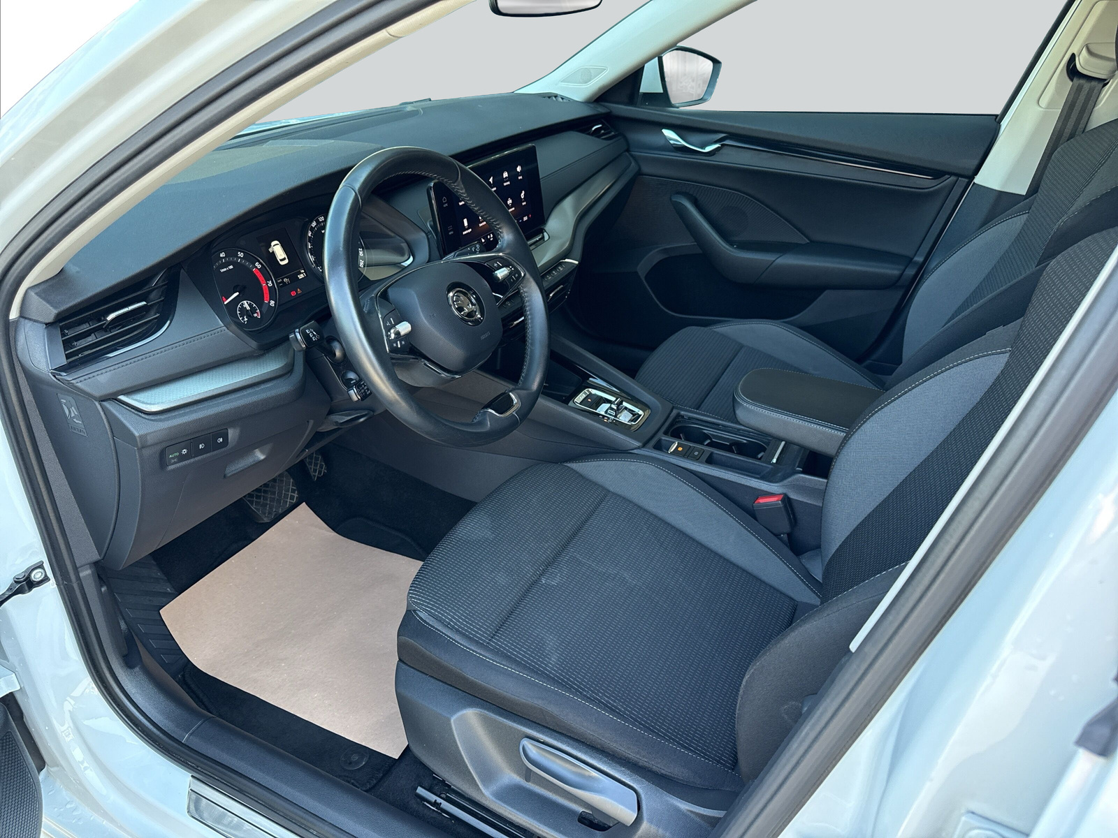 SKODA Octavia Combi 2.0 TSI Ambition DSG 4x4-image-8