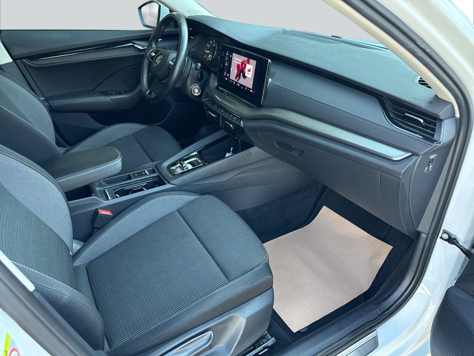 SKODA Octavia Combi 2.0 TSI Ambition DSG 4x4-image-11