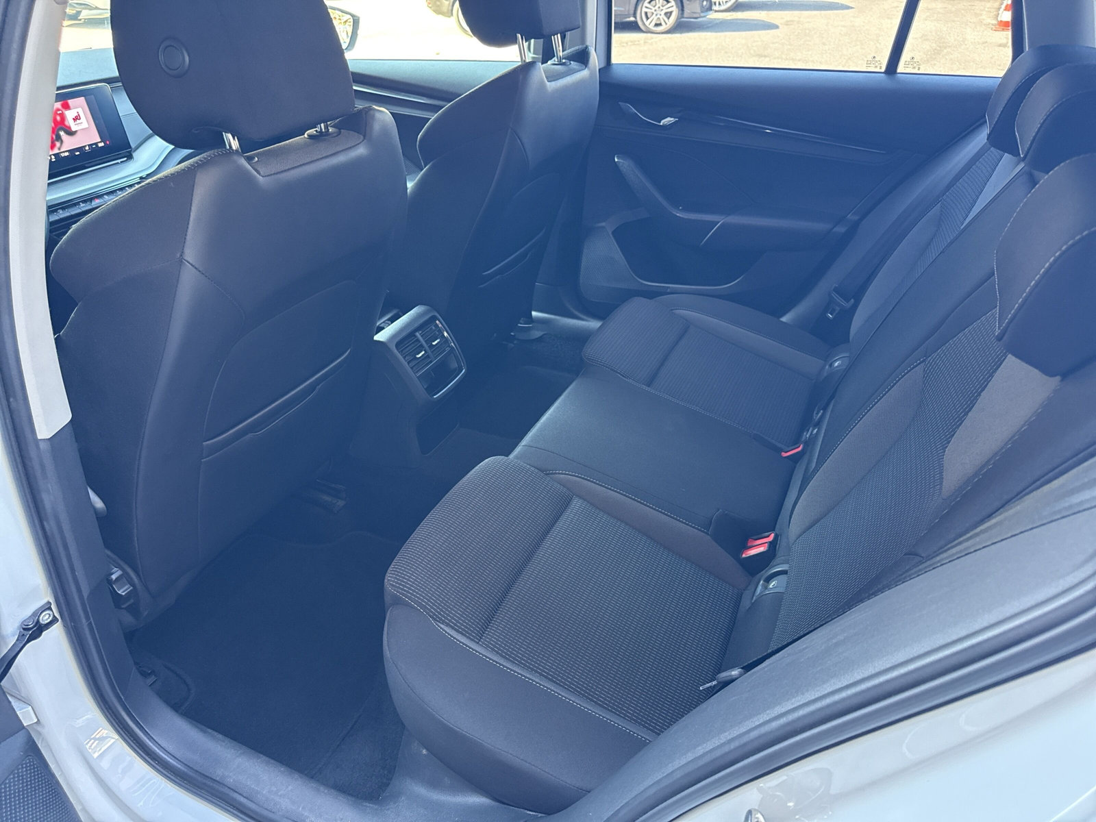SKODA Octavia Combi 2.0 TSI Ambition DSG 4x4-image-10