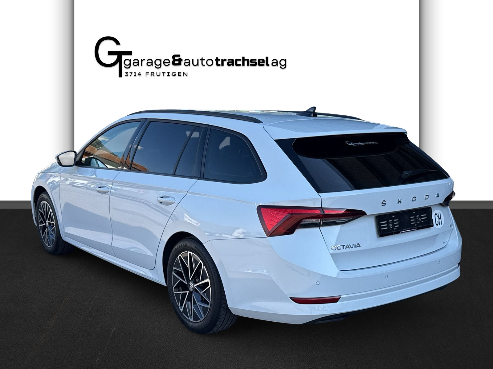 SKODA Octavia Combi 2.0 TSI Ambition DSG 4x4-image-2