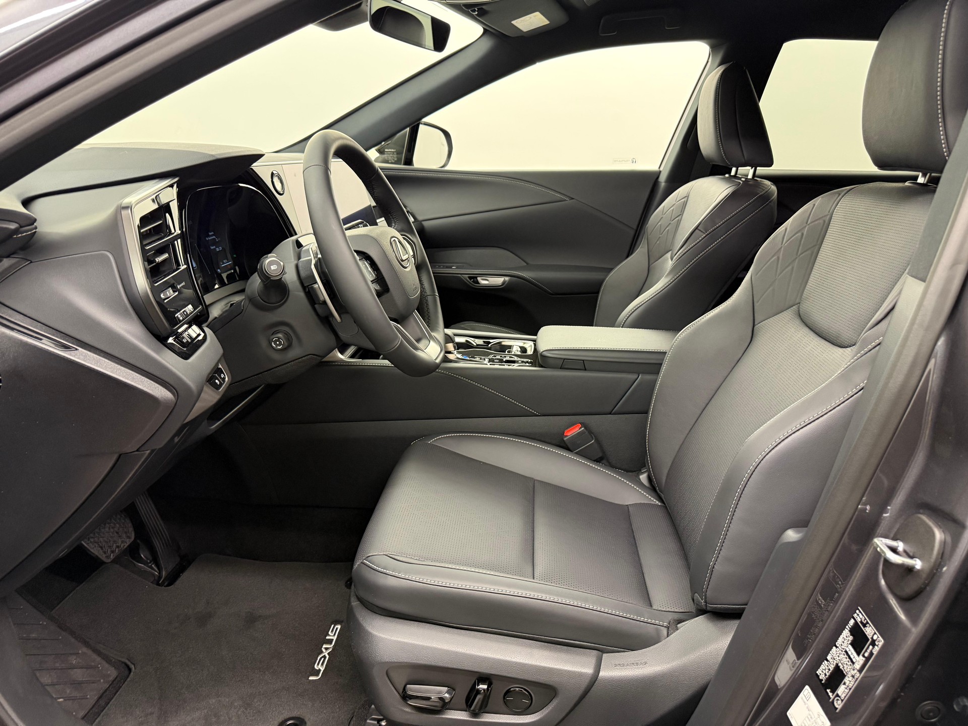 LEXUS RX 450h+ F-Line-image-4