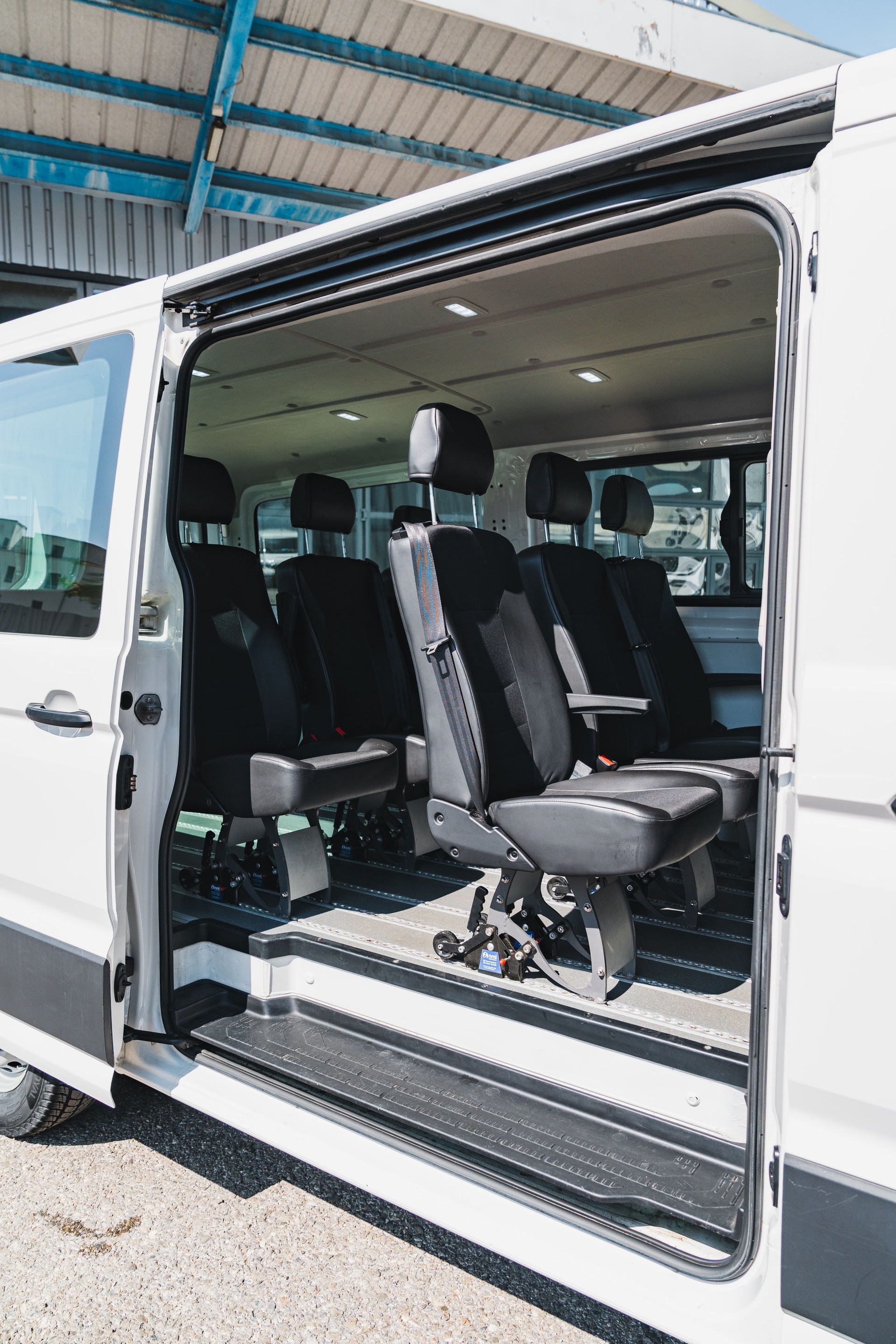 MAN Minibus 9 places 4x4-image-6