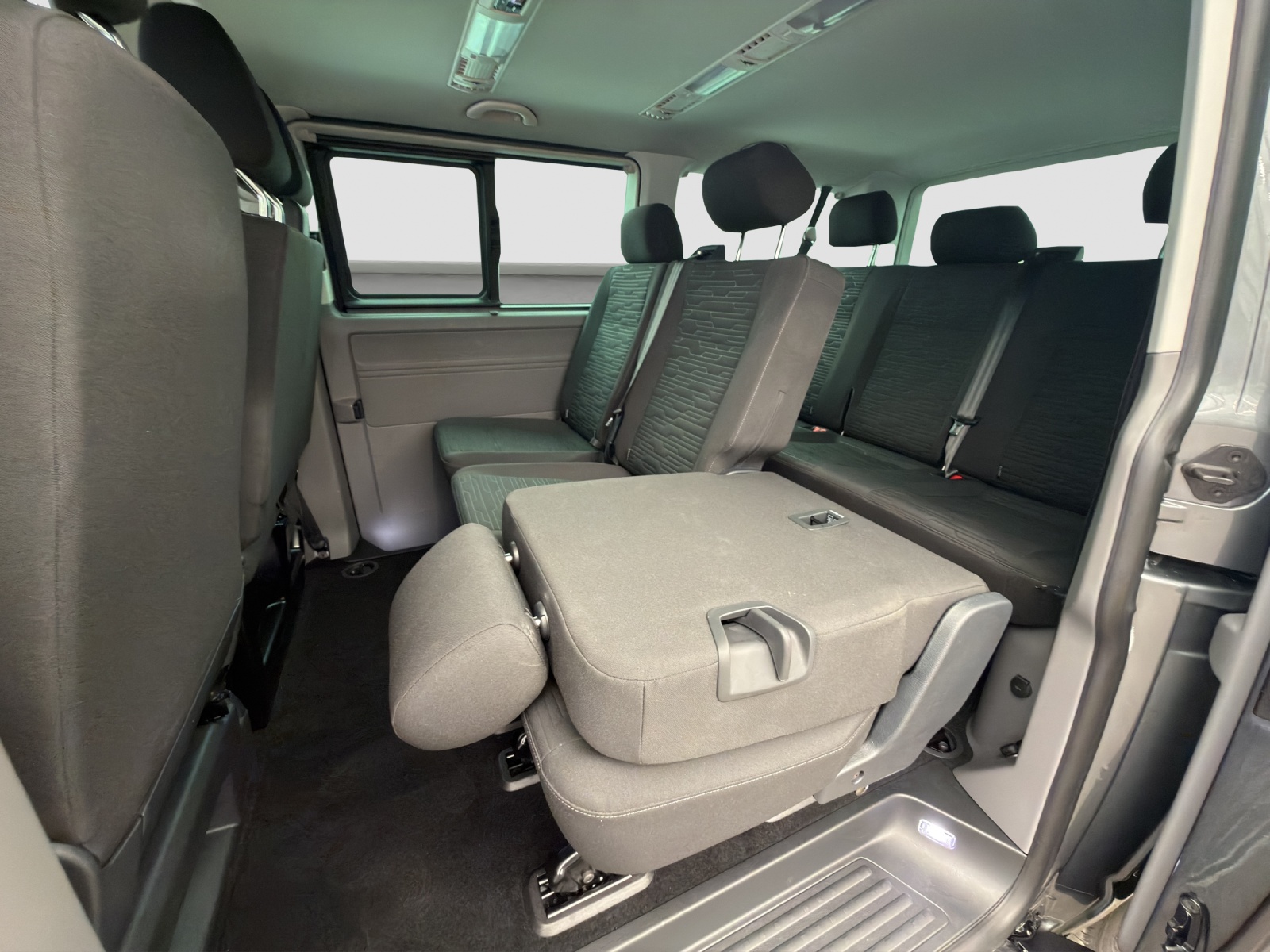 VW T6.1 Caravelle 2.0 TDI Comfortline Liberty DSG - Anhängevorrichtung - 9-Plätzer - Rückfahrkamera-image-10