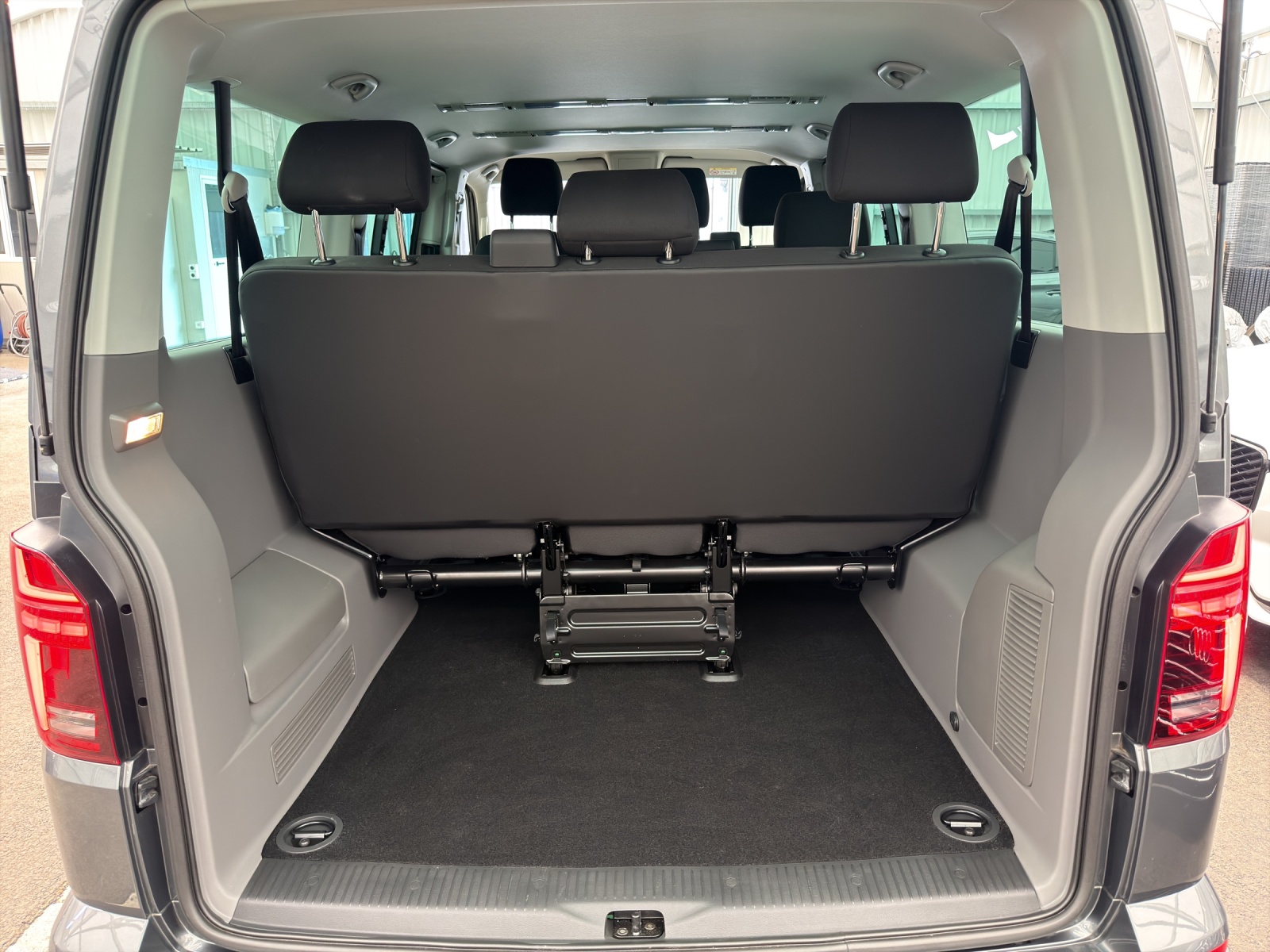 VW T6.1 Caravelle 2.0 TDI Comfortline Liberty DSG - Anhängevorrichtung - 9-Plätzer - Rückfahrkamera-image-12