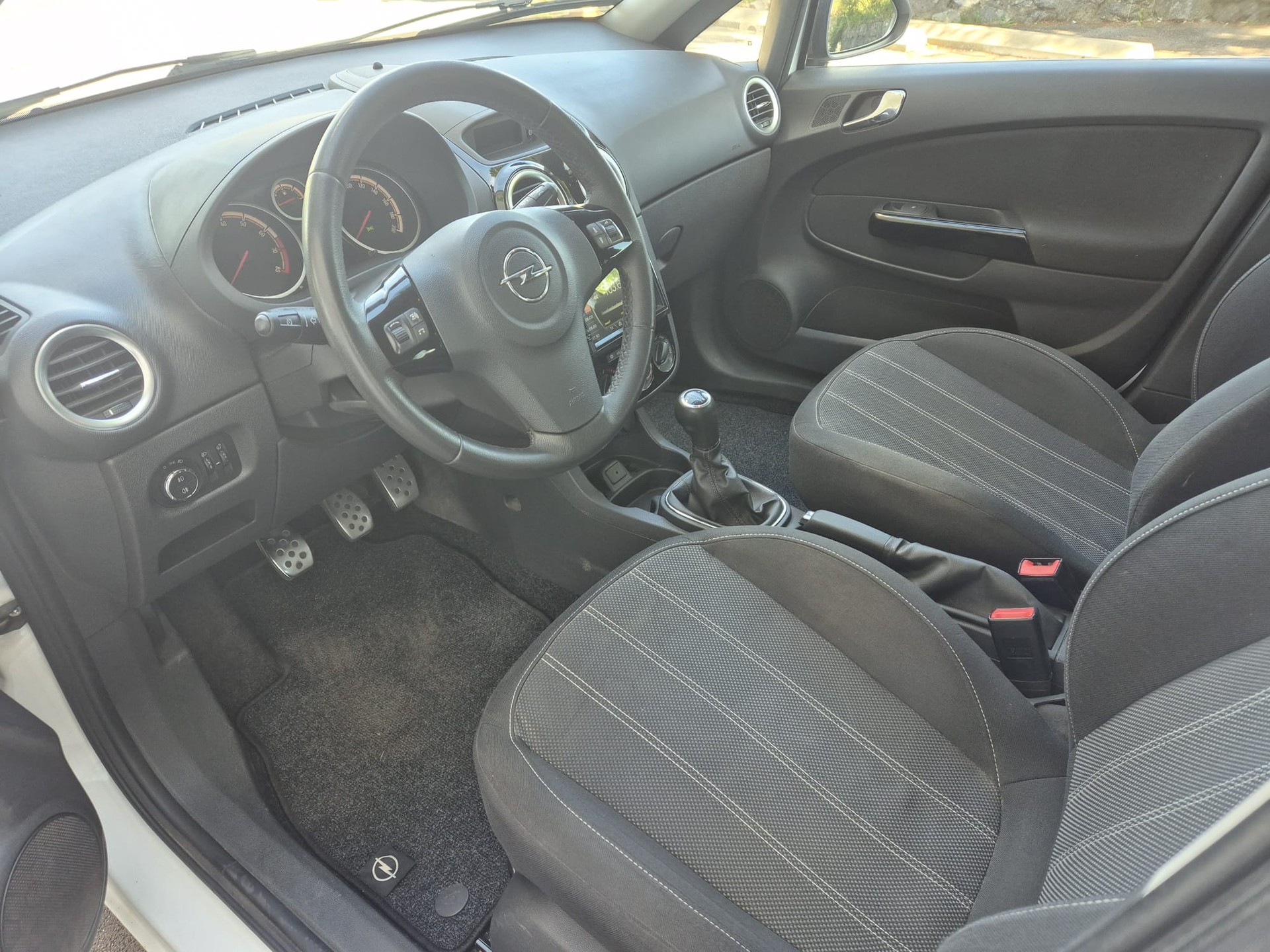 OPEL Corsa 1.4 TP Color Edition-image-8