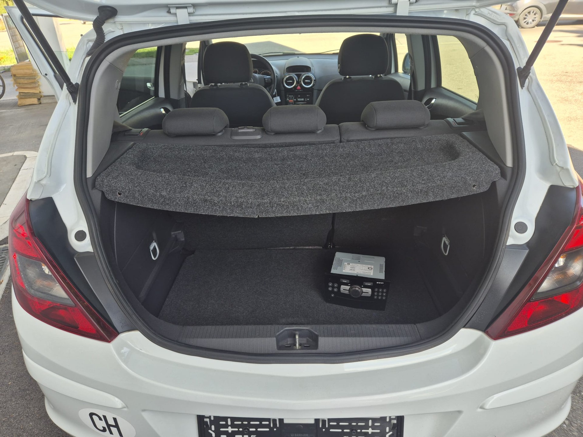 OPEL Corsa 1.4 TP Color Edition-image-13