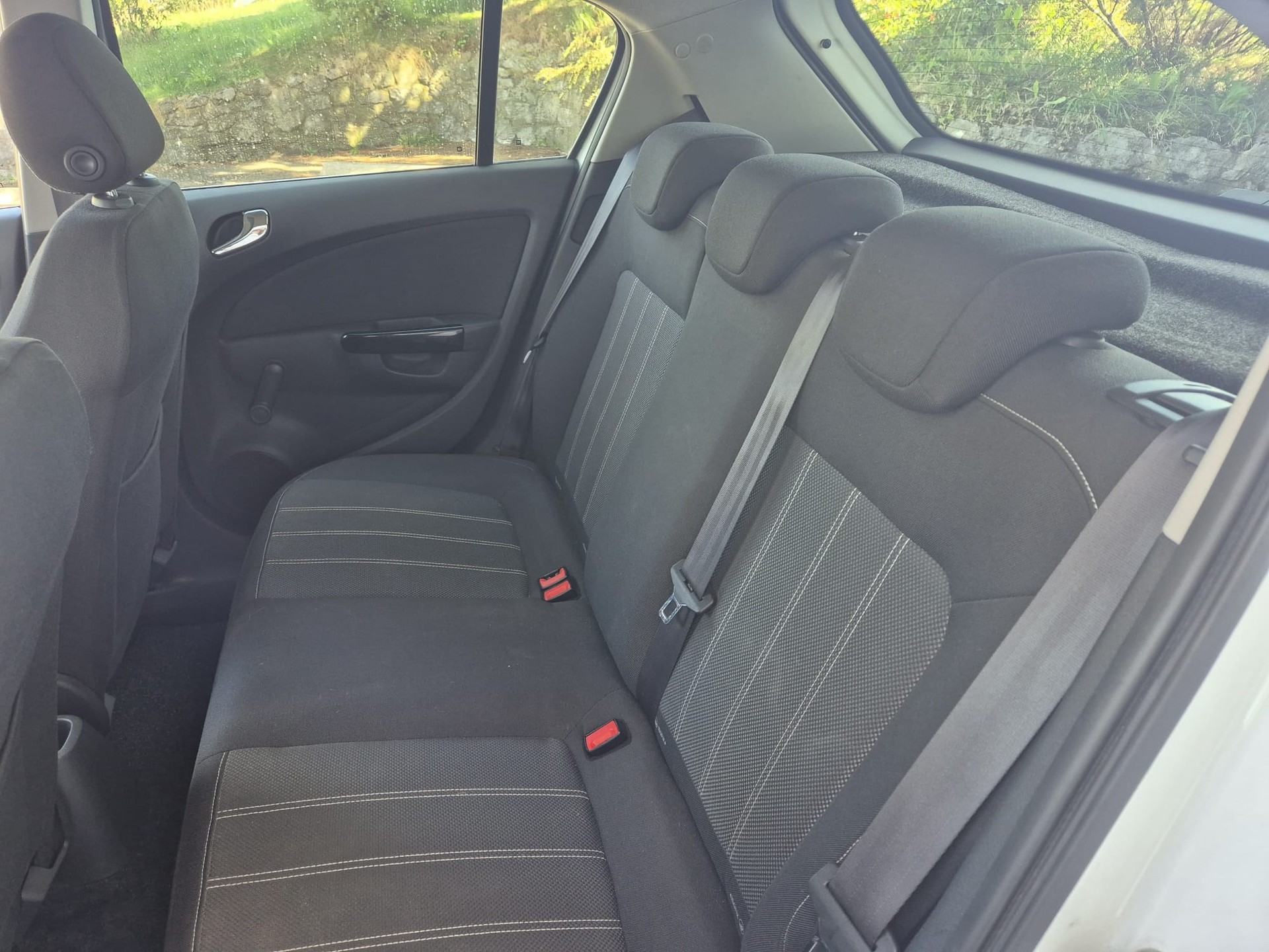 OPEL Corsa 1.4 TP Color Edition-image-11