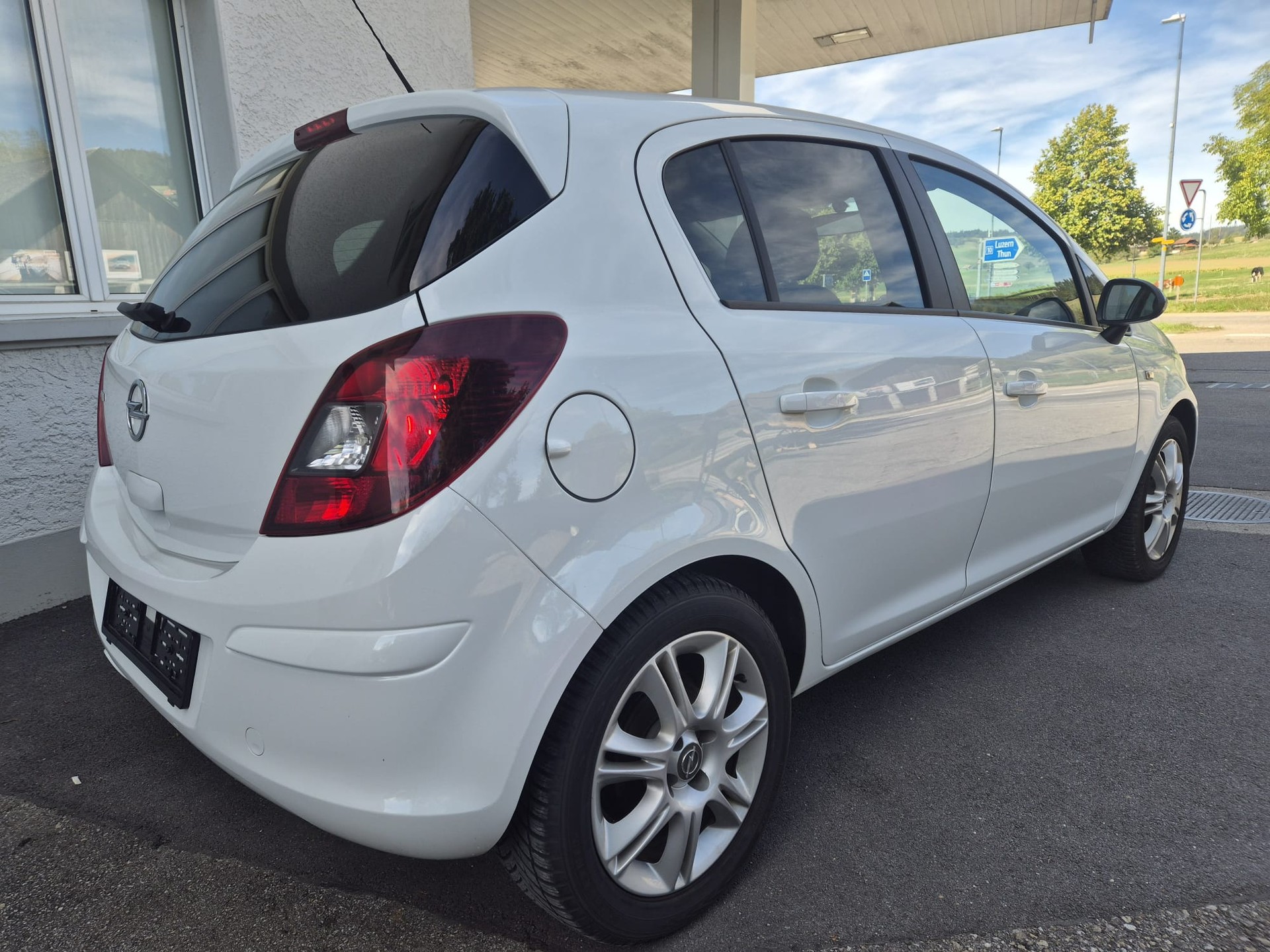OPEL Corsa 1.4 TP Color Edition-image-4