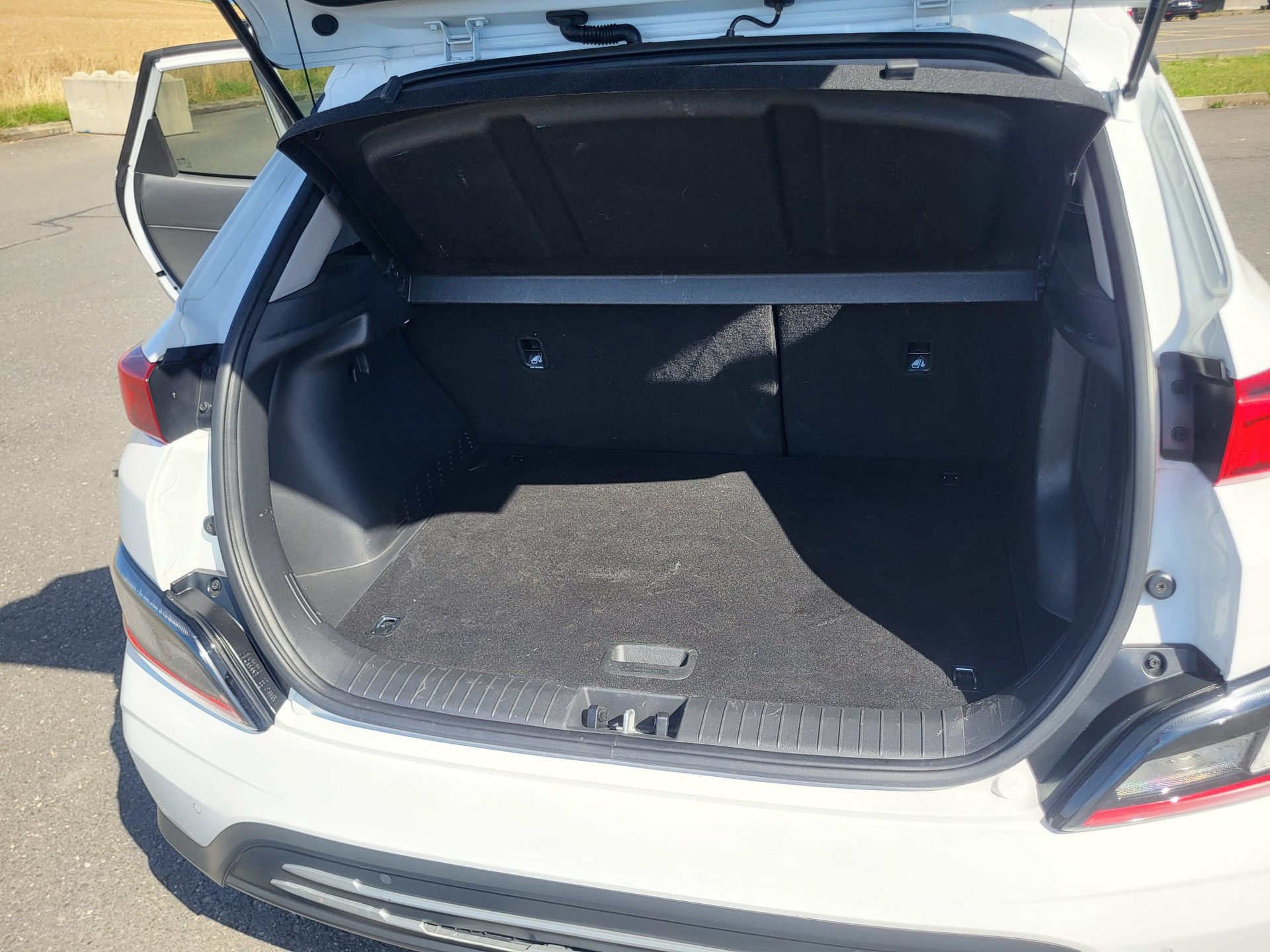 HYUNDAI Kona EV Amplia-image-21