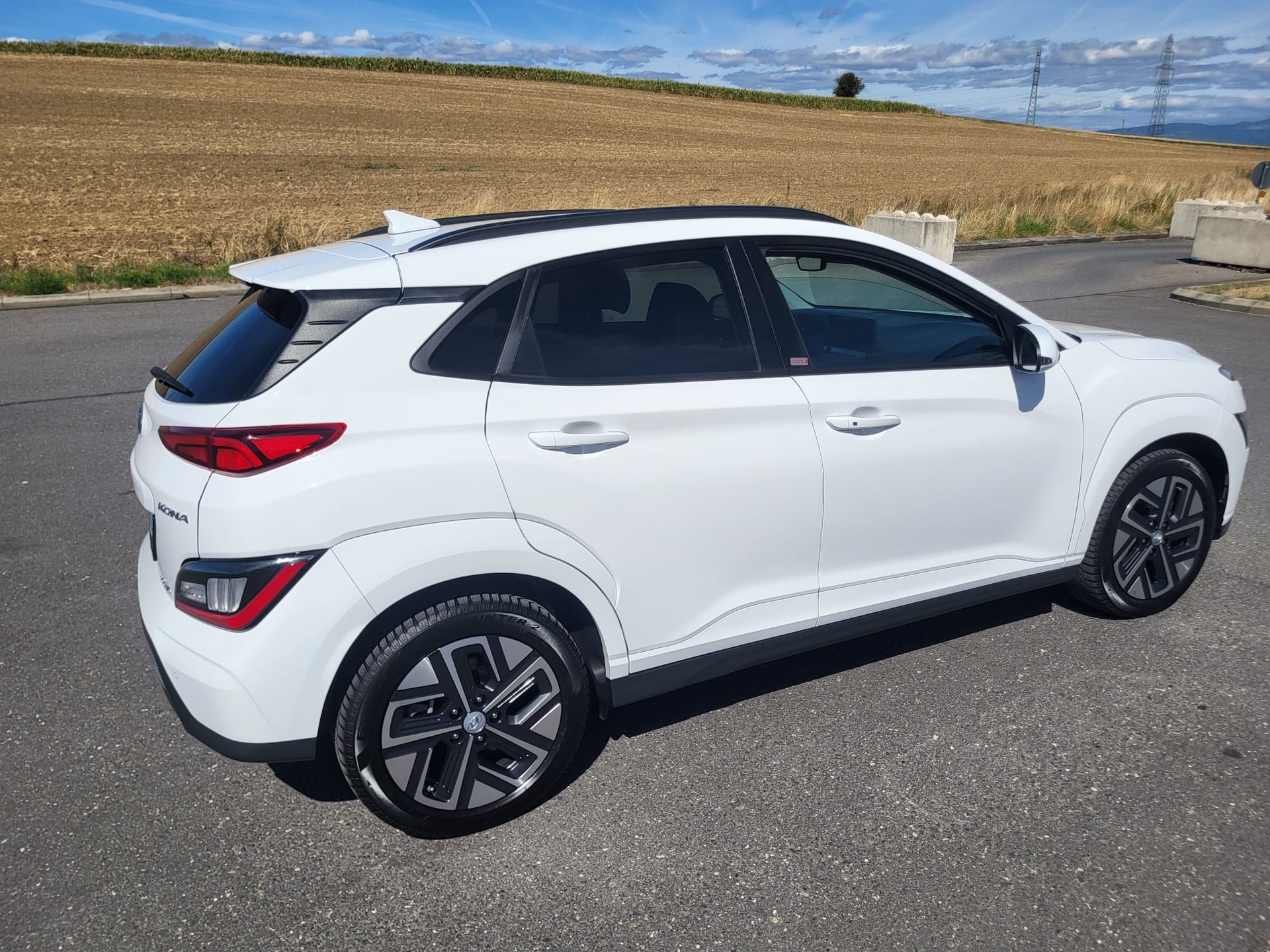 HYUNDAI Kona EV Amplia-image-11
