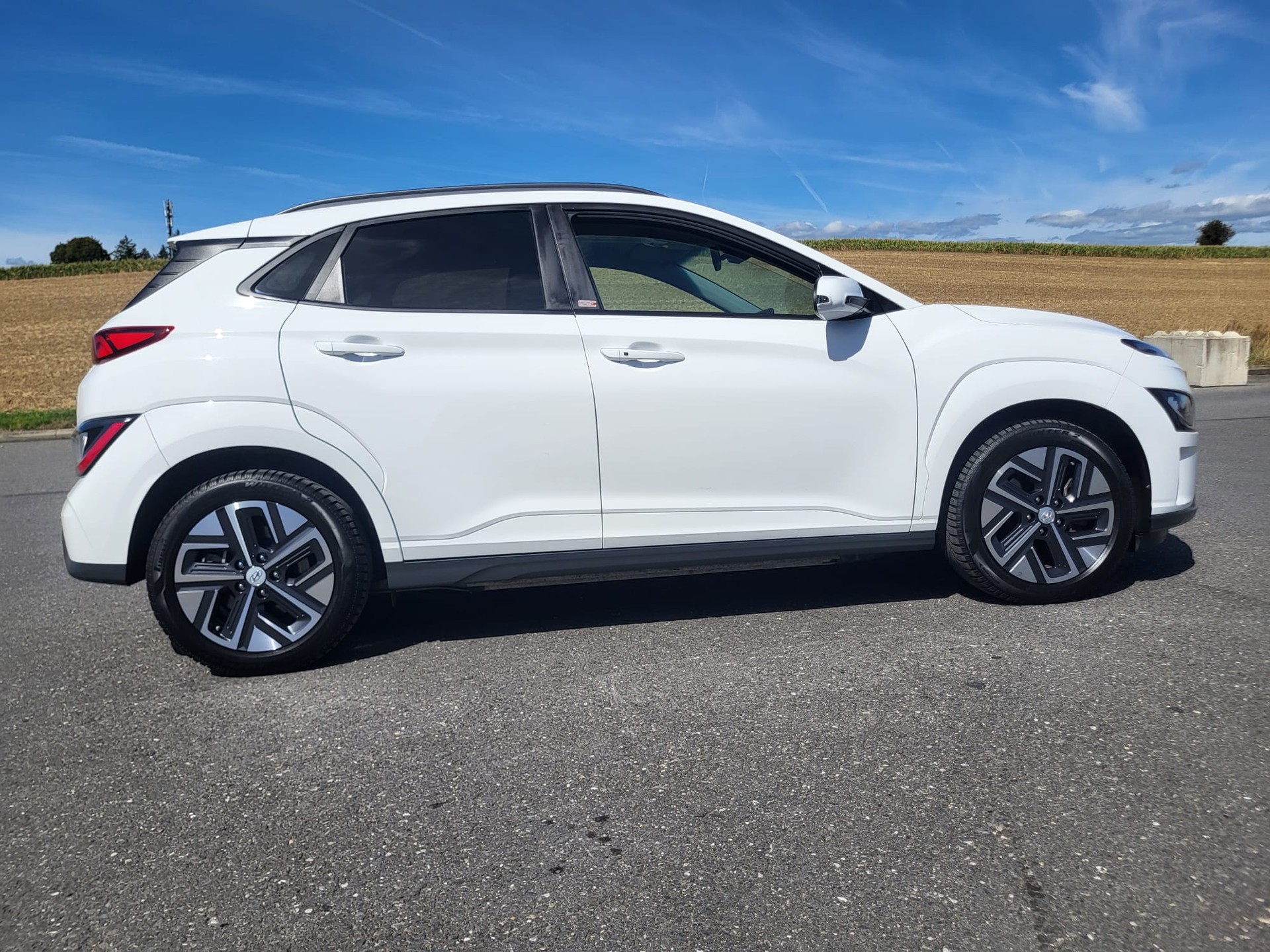 HYUNDAI Kona EV Amplia-image-10