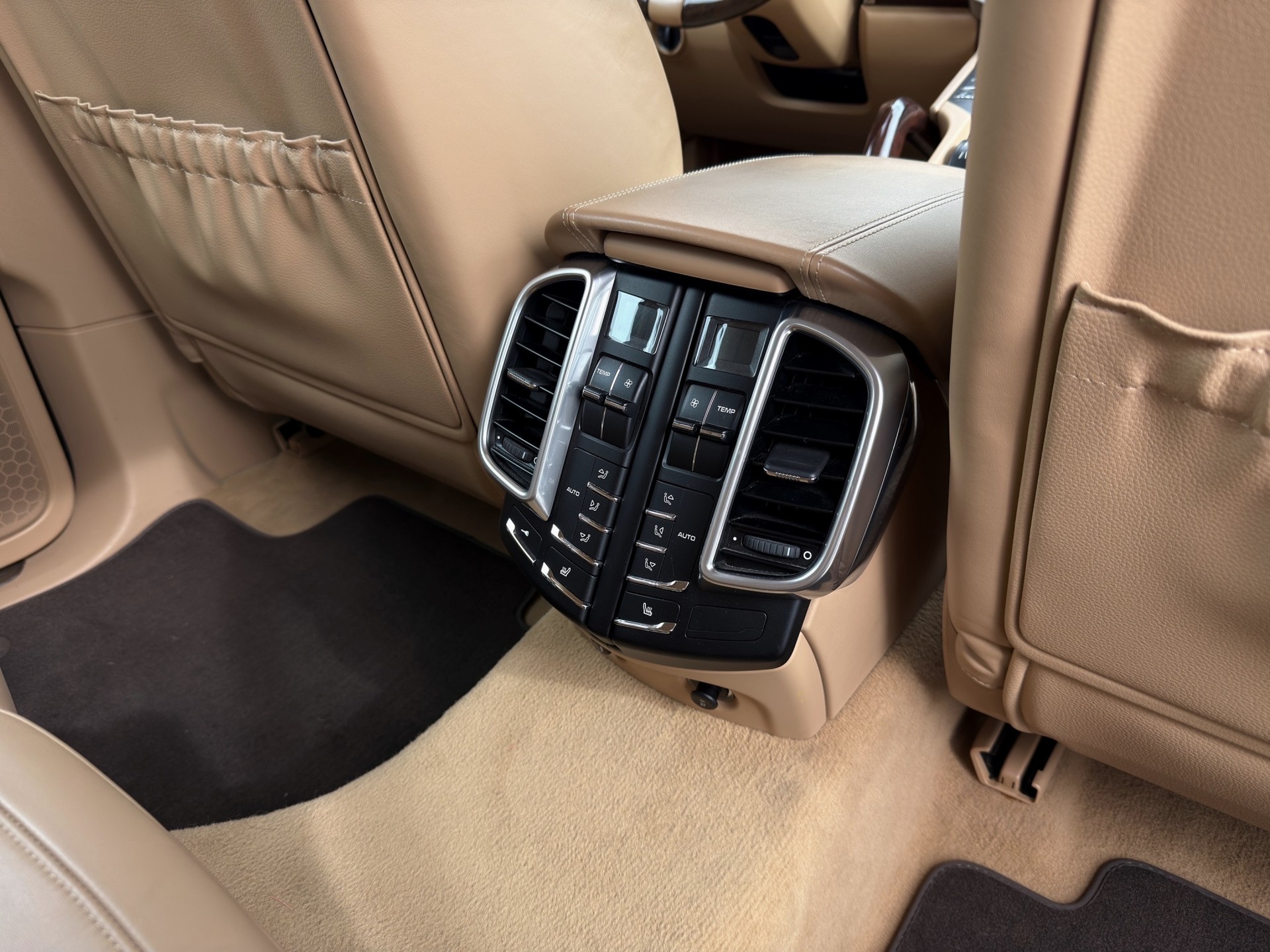 PORSCHE Cayenne Turbo-image-18