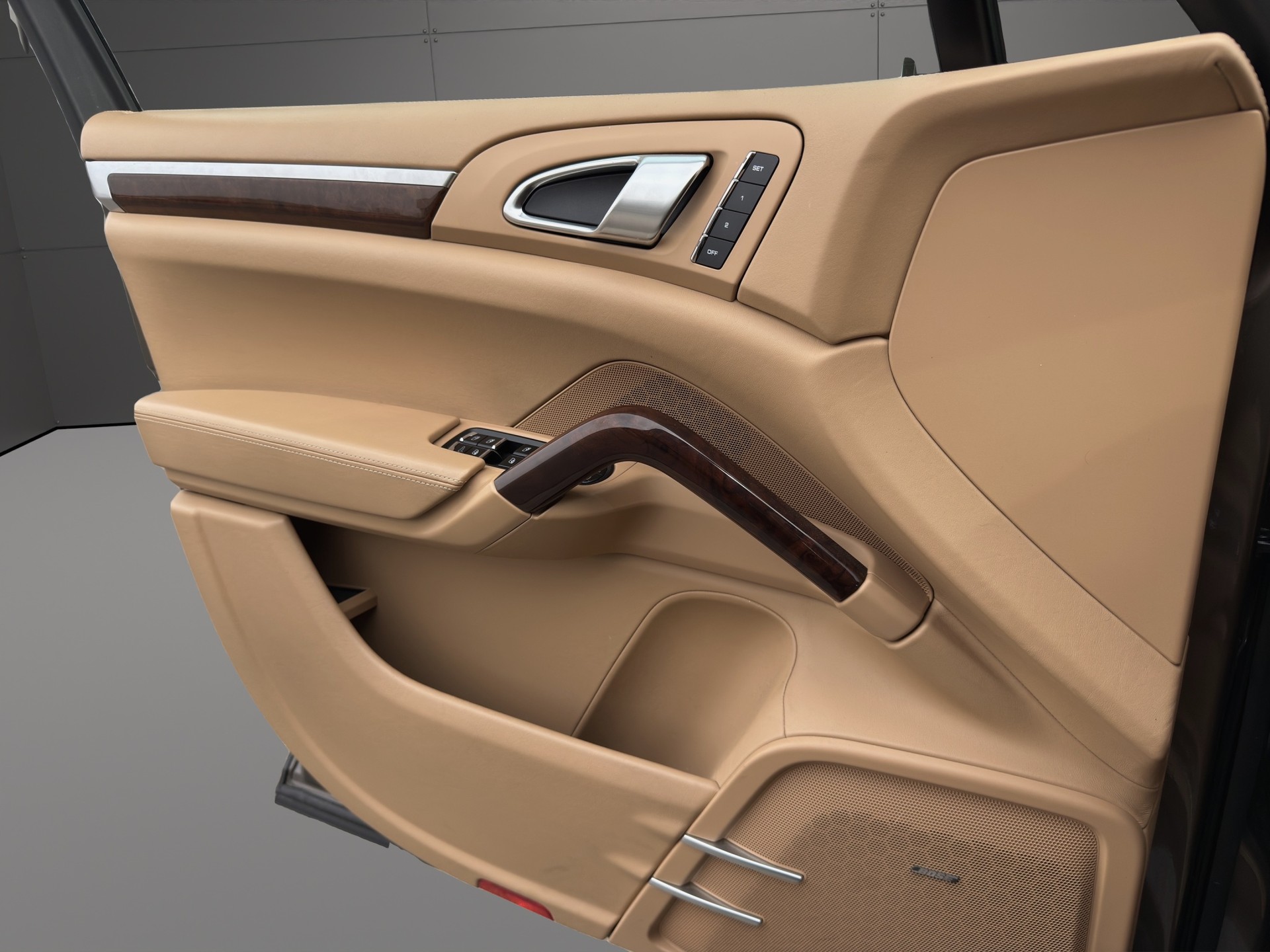 PORSCHE Cayenne Turbo-image-15