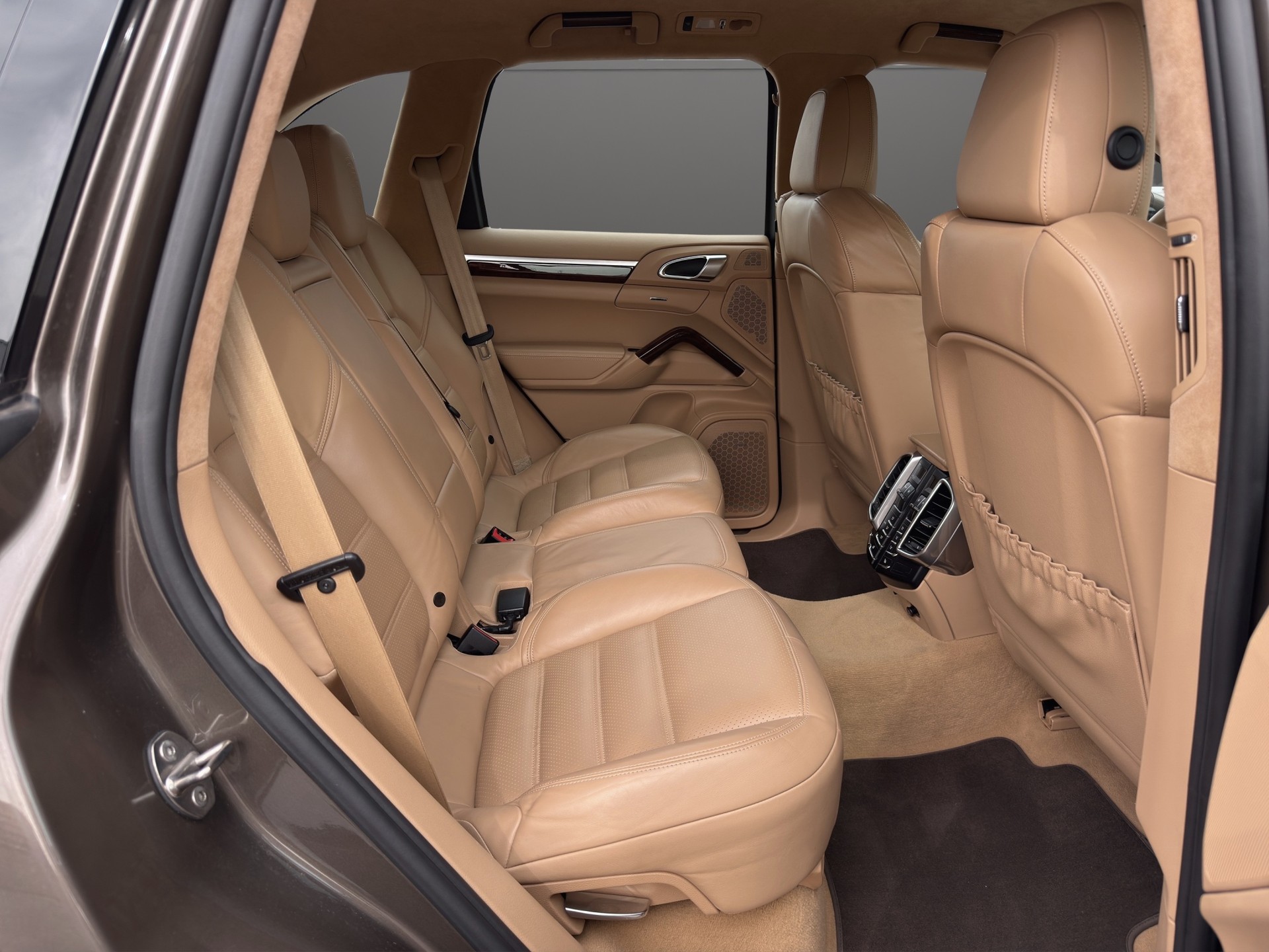 PORSCHE Cayenne Turbo-image-8