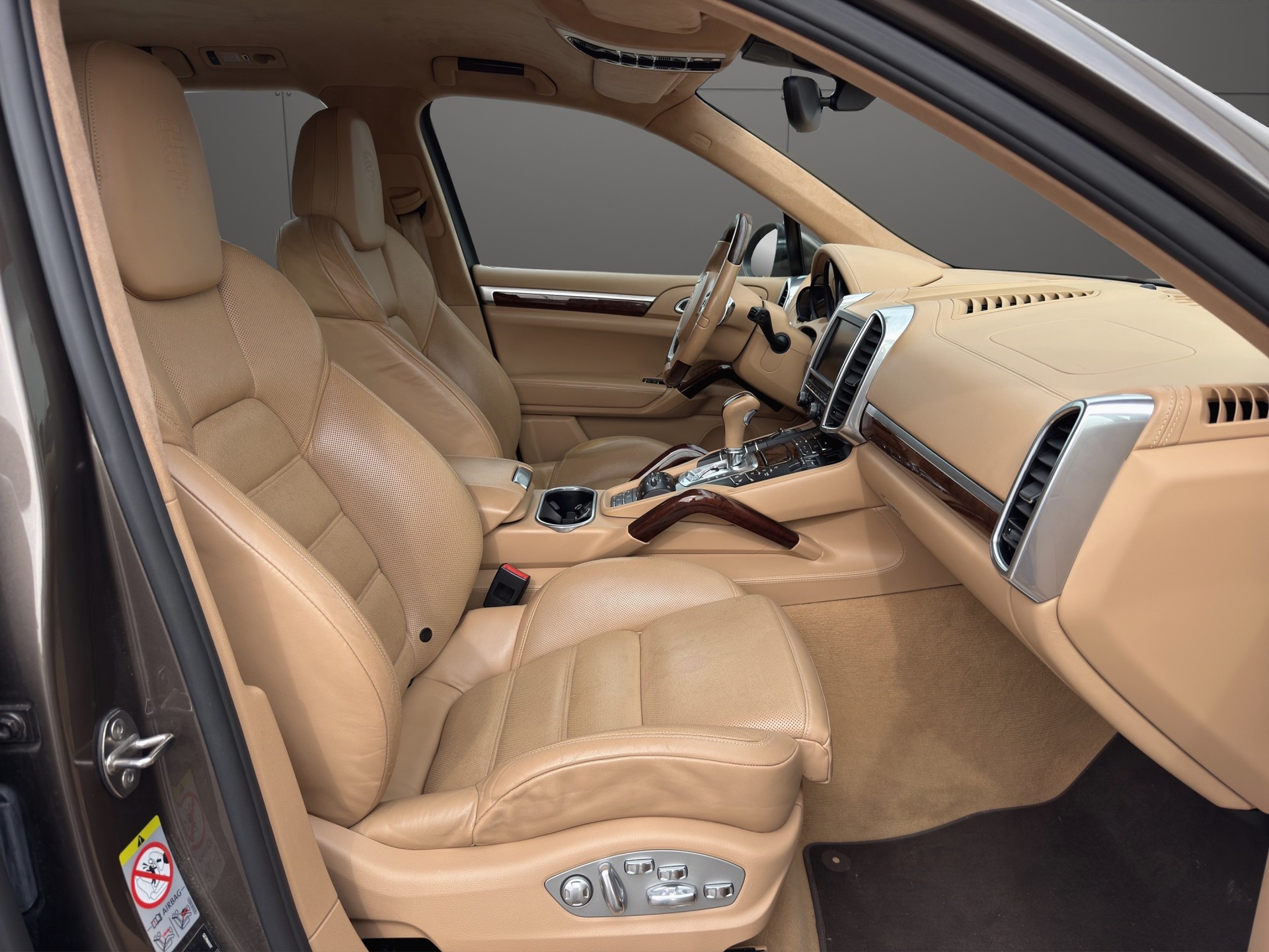 PORSCHE Cayenne Turbo-image-9