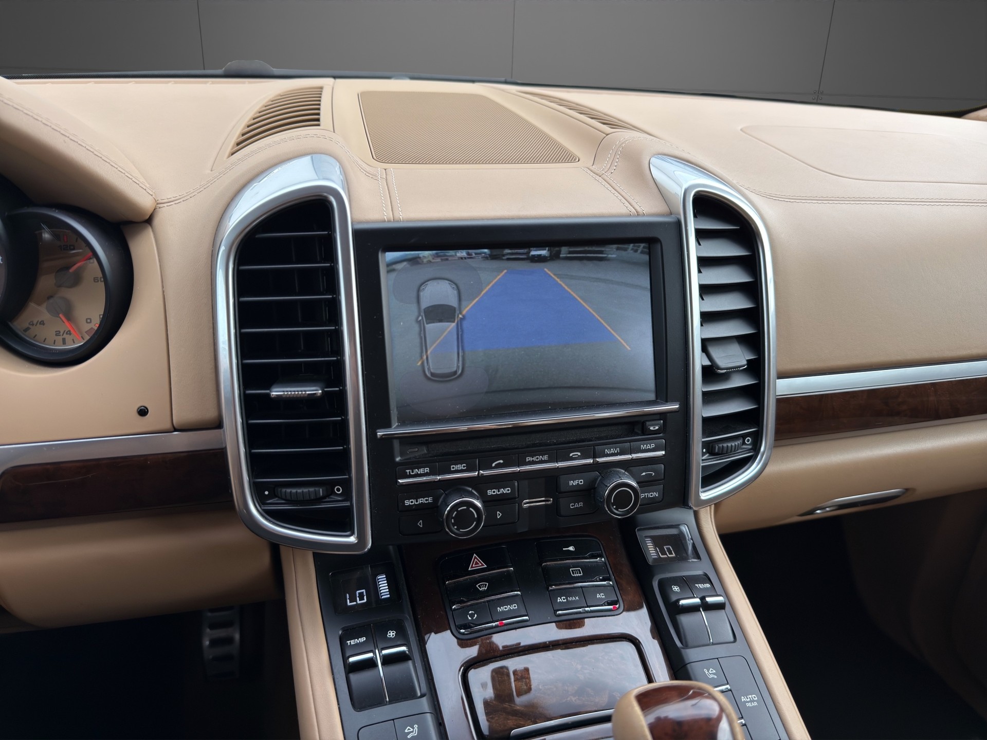 PORSCHE Cayenne Turbo-image-13