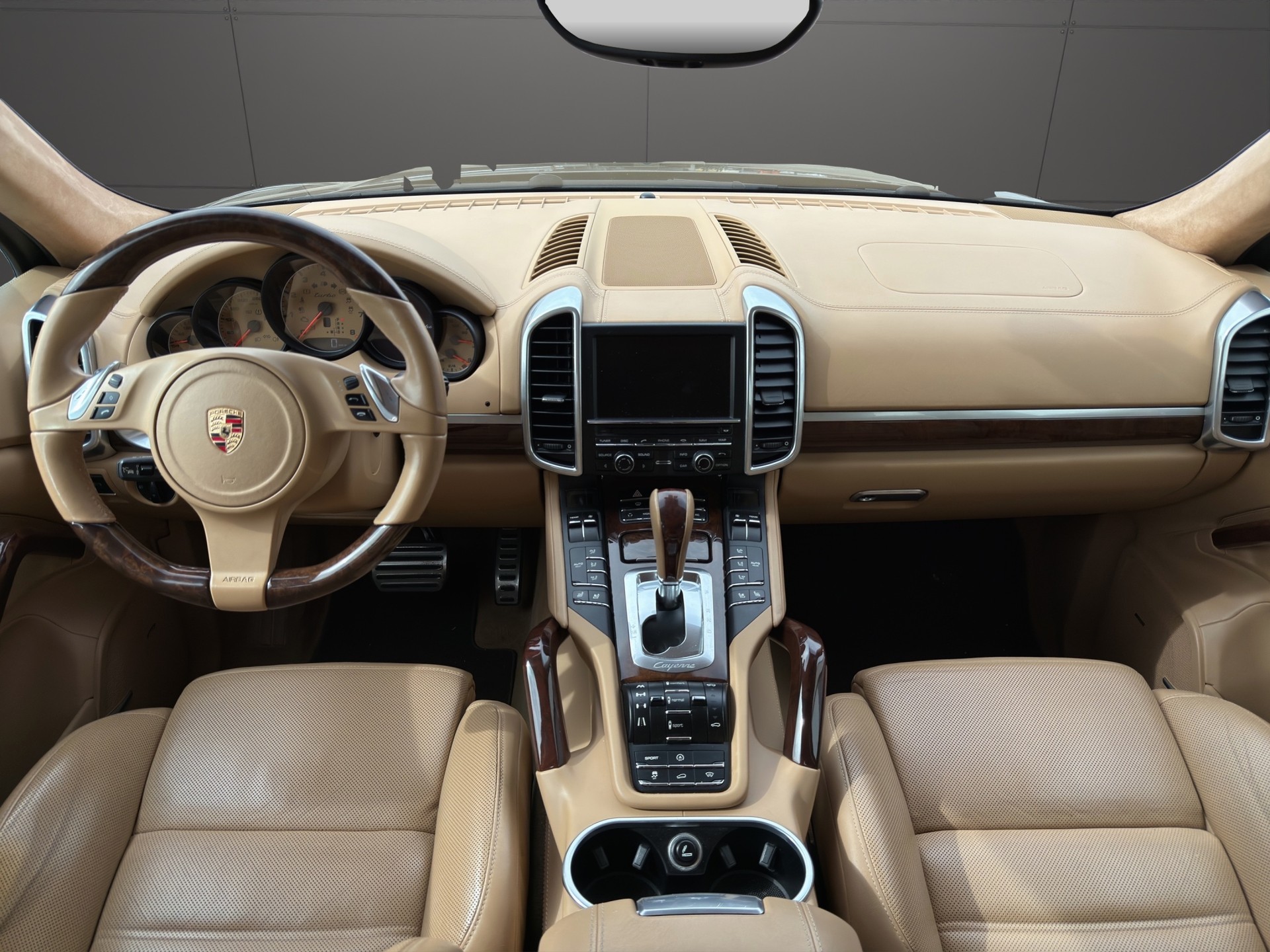 PORSCHE Cayenne Turbo-image-11