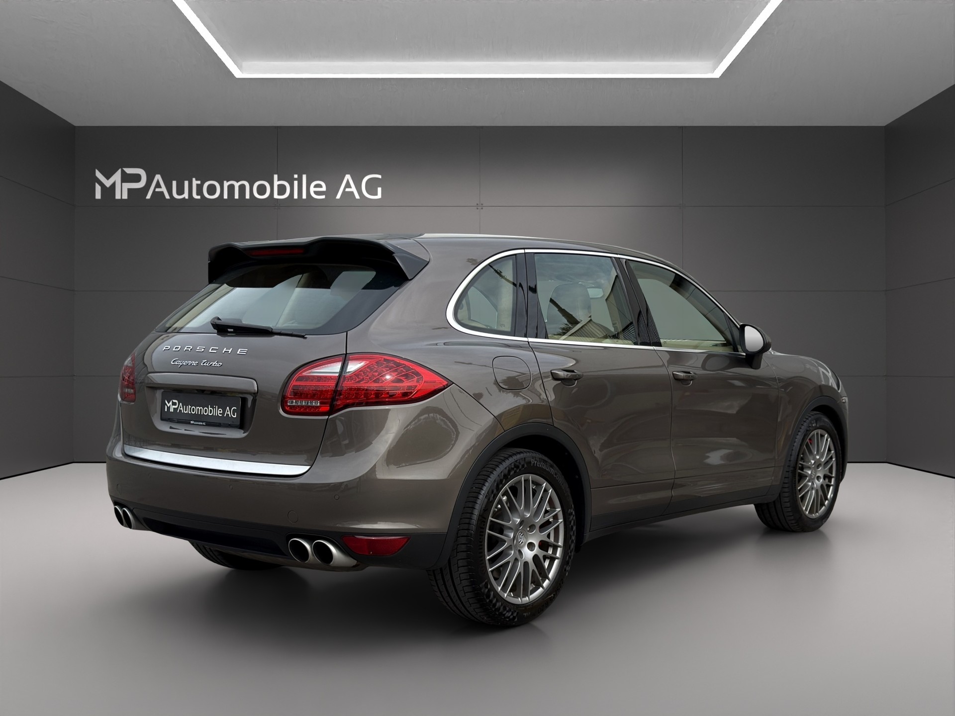 PORSCHE Cayenne Turbo-showroom-element-2