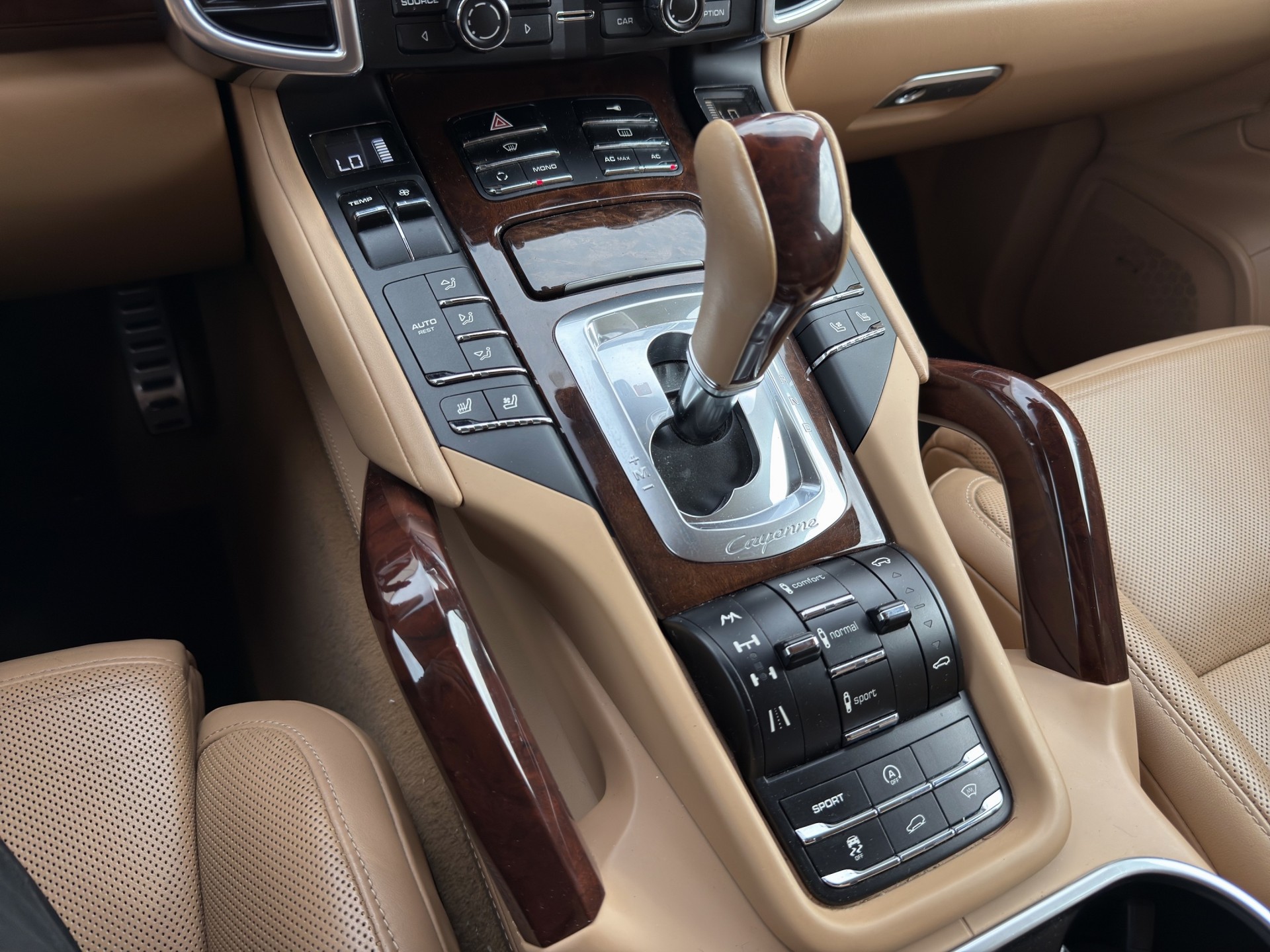 PORSCHE Cayenne Turbo-image-17