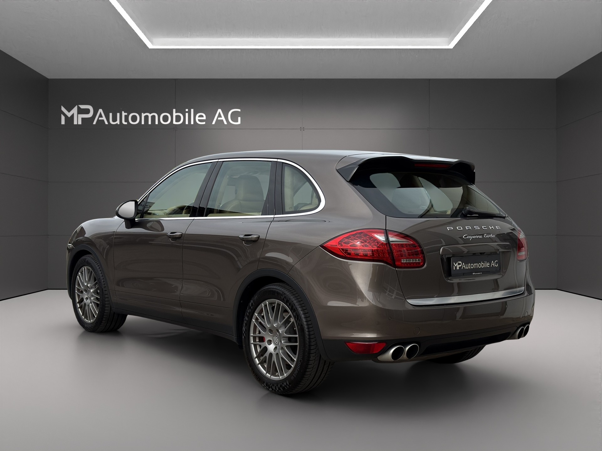PORSCHE Cayenne Turbo-image-4