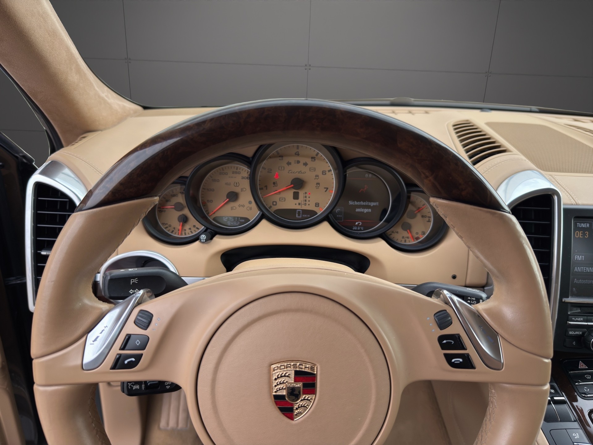 PORSCHE Cayenne Turbo-image-12