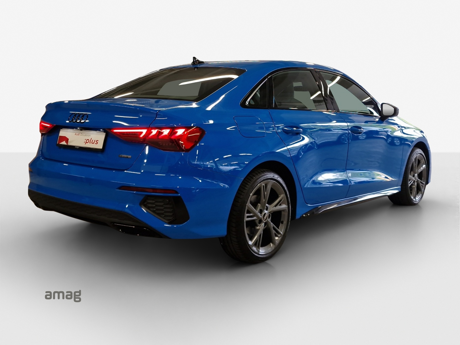 AUDI A3 Limousine 40 TFSI S-Line quattro S-tronic-image-4