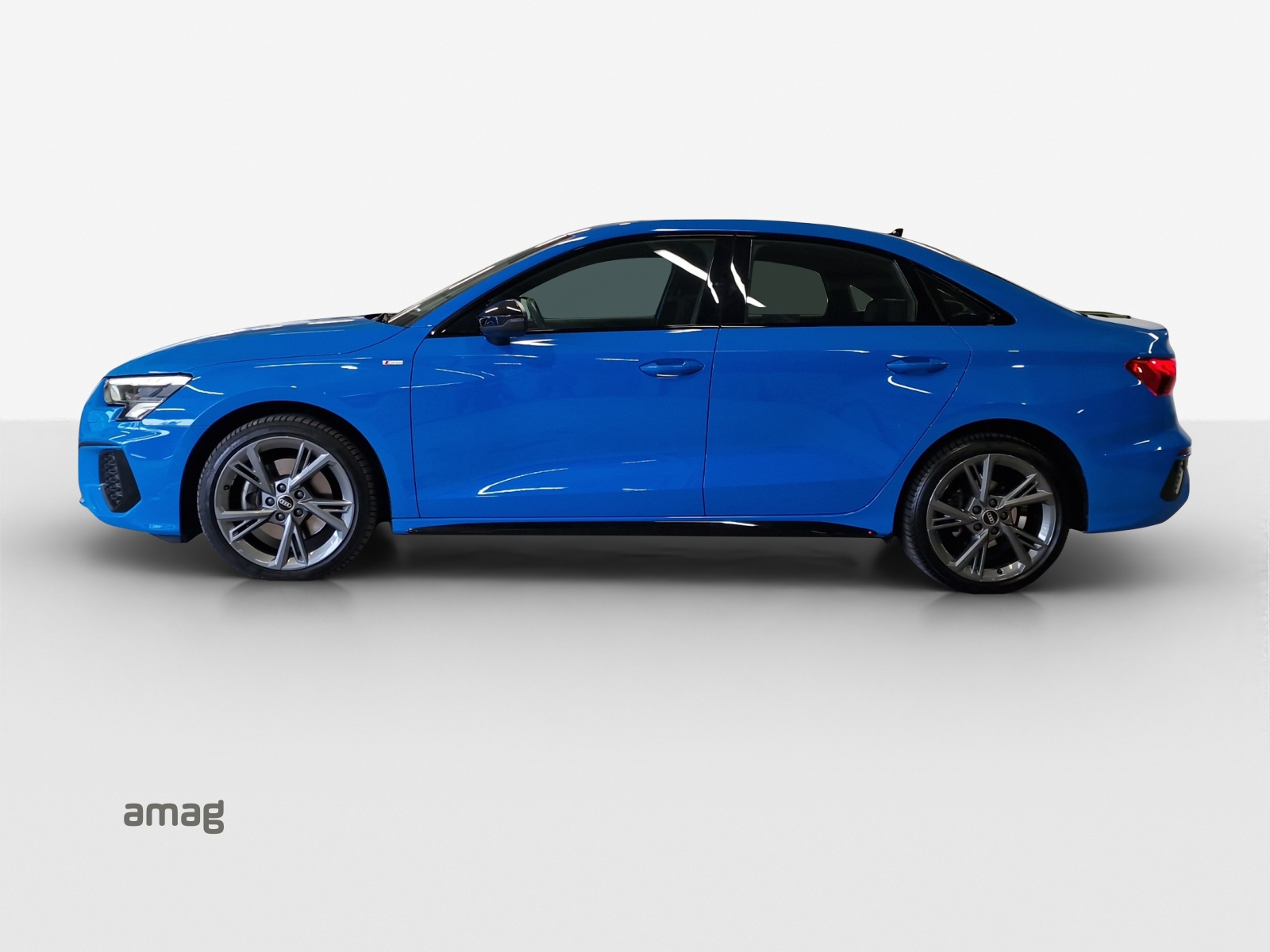 AUDI A3 Limousine 40 TFSI S-Line quattro S-tronic-image-1