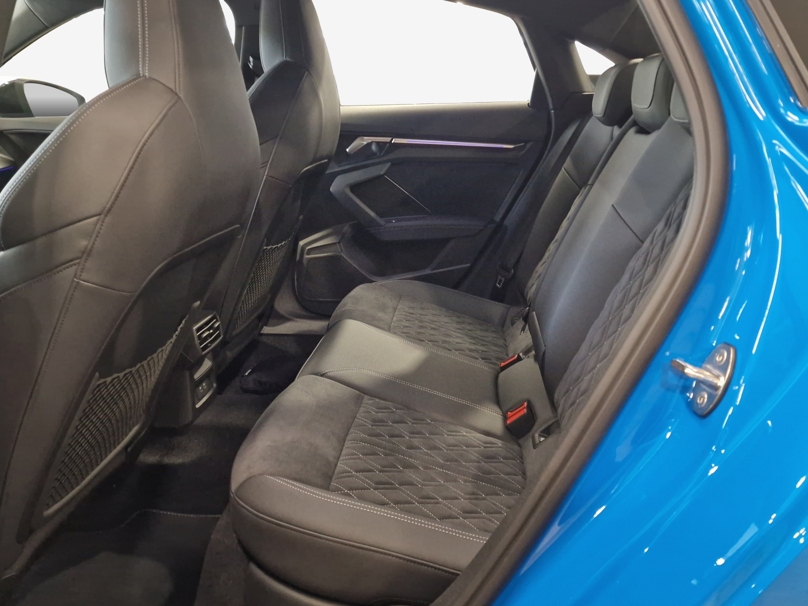 AUDI A3 Limousine 40 TFSI S-Line quattro S-tronic-image-11