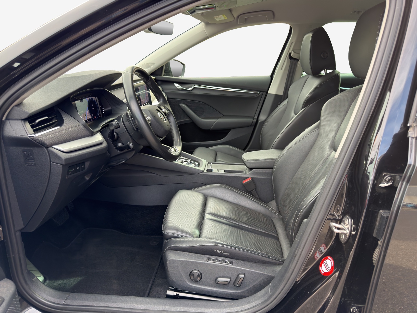 SKODA Octavia Combi 2.0 TSI Style DSG 4x4-image-7
