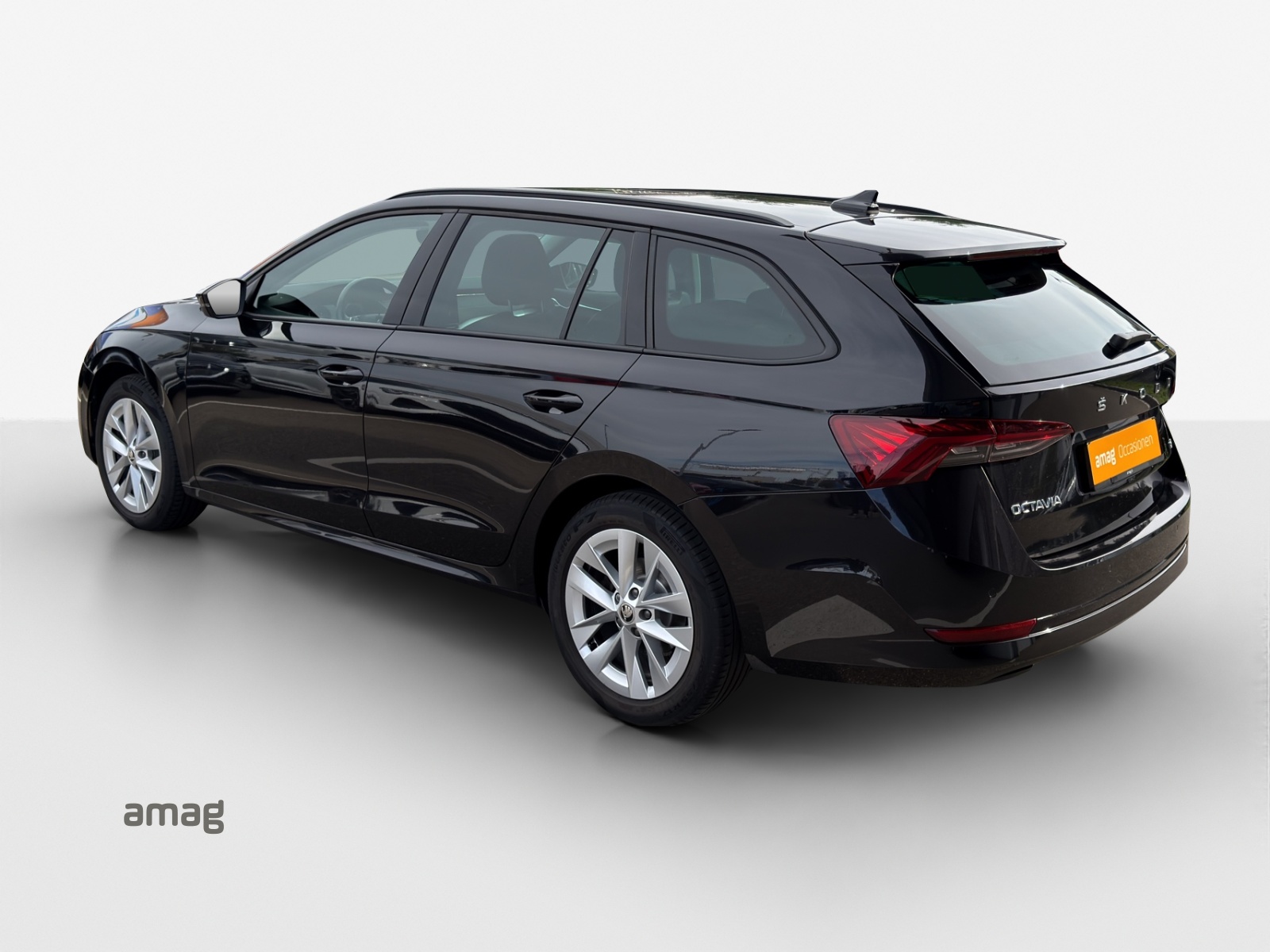 SKODA Octavia Combi 2.0 TSI Style DSG 4x4-image-2