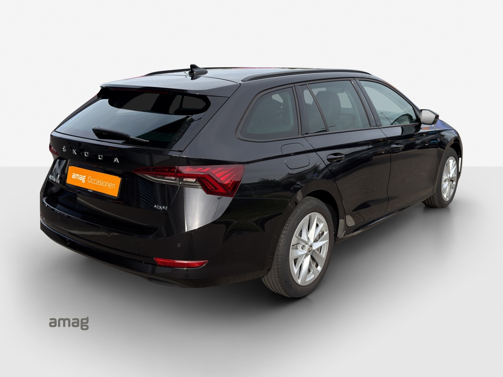 SKODA Octavia Combi 2.0 TSI Style DSG 4x4-image-4